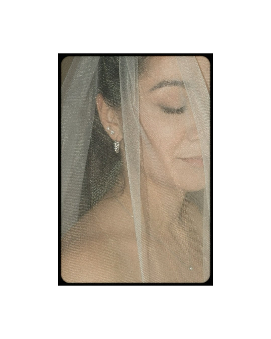 Bride&rsquo;s special moments ❤️
from getting ready, to walking with dad, to the first relaxed smiles, the warms embraces with family and friends, and finally the moment she takes to the dance floor 🪩🪩🪩

I&rsquo;m always quietly by your side, supp