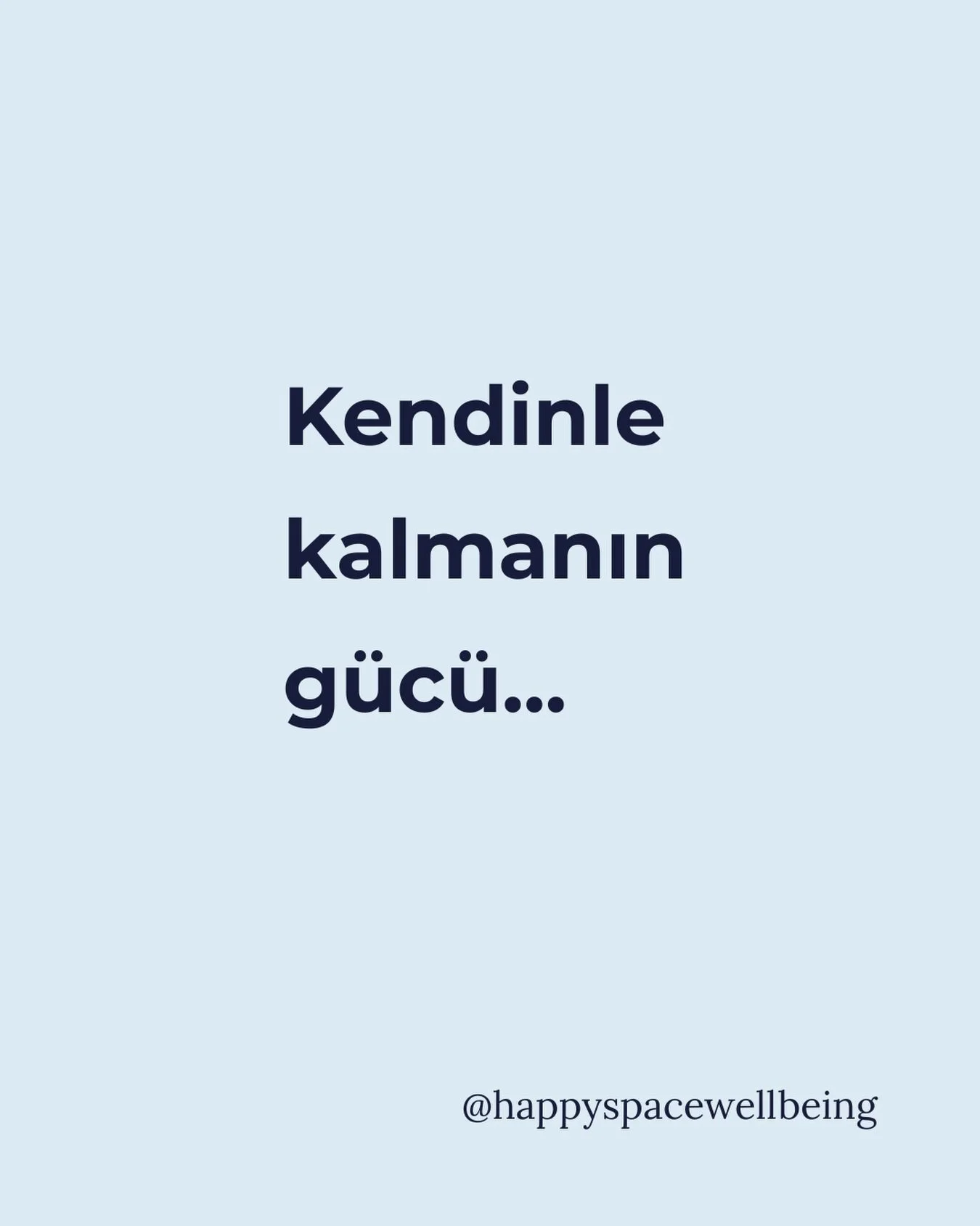 Kendinle kalmak, sinir sistemi i&ccedil;in d&uuml;zenleyici bir alan yaratır.❄️

Dikkatin dış uyaranlardan i&ccedil; deneyime y&ouml;nelmesi,
zihinsel y&uuml;k&uuml;n azalmasına ve bedensel sakinliğin artmasına destek olur.🩵

Bu duraklama;
odaklanma