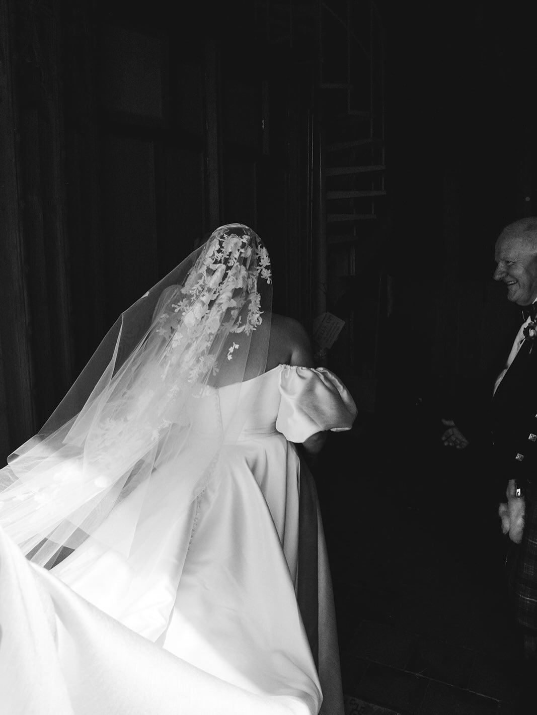 Bridal beauty in black &amp; white 🖤 

M looking utterly gorgeous on her wedding day, a day filled with so much joy. There was dancing through the speeches, pub stops before and after the ceremony, an excellent Celtic presence (and the expected merr