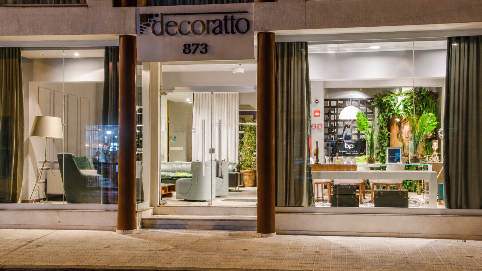 Fachada+noturna+da+decoratto+873.png