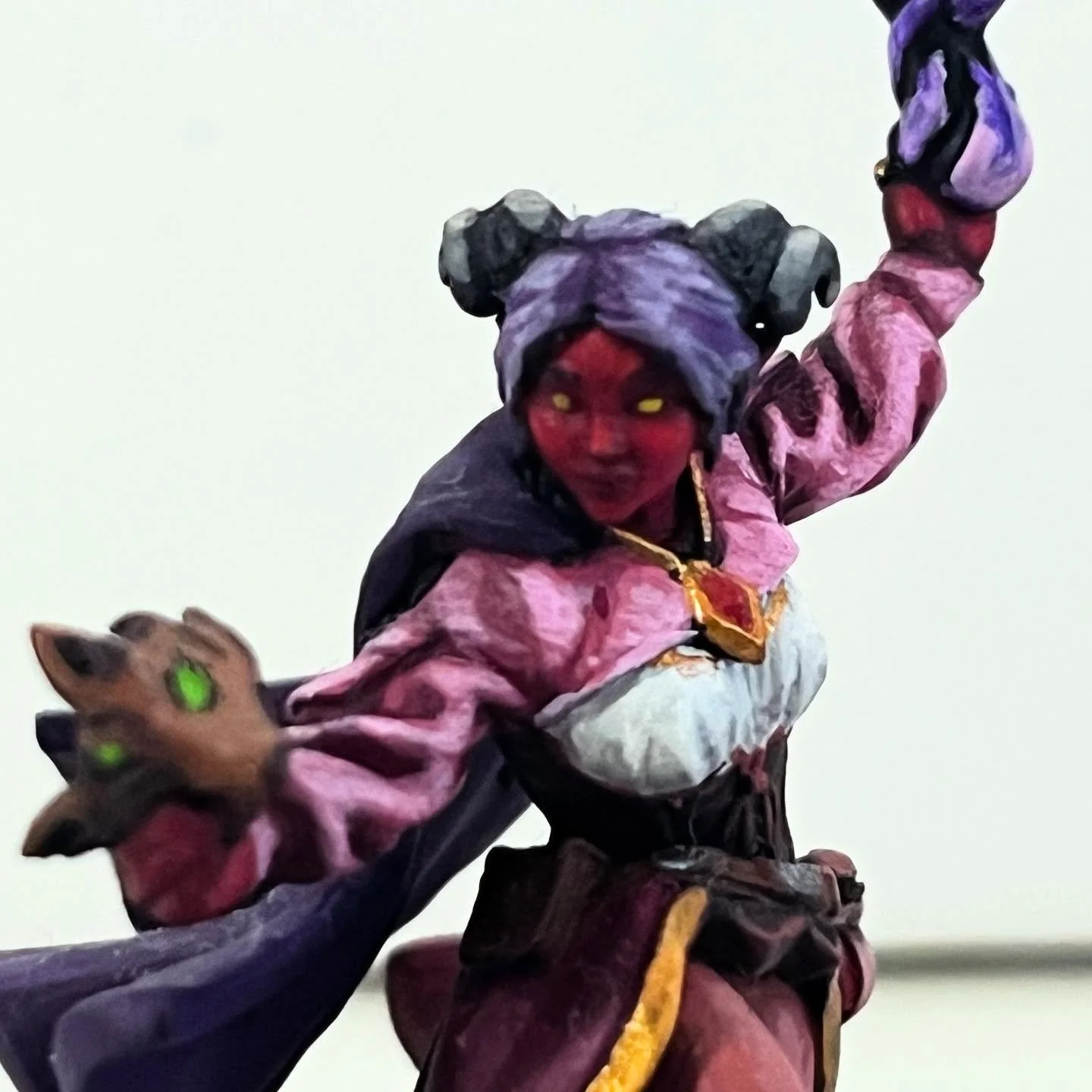 Another commission I did, this one is Jez the Tiefling Cleric for the wonderful @leahpatrish ✨
I&rsquo;m personally super proud of this one and I&rsquo;m glad you loved it!
#dungeons_and_dragons #dnd #dndminiatures #miniaturepainting #teifling #dndmi