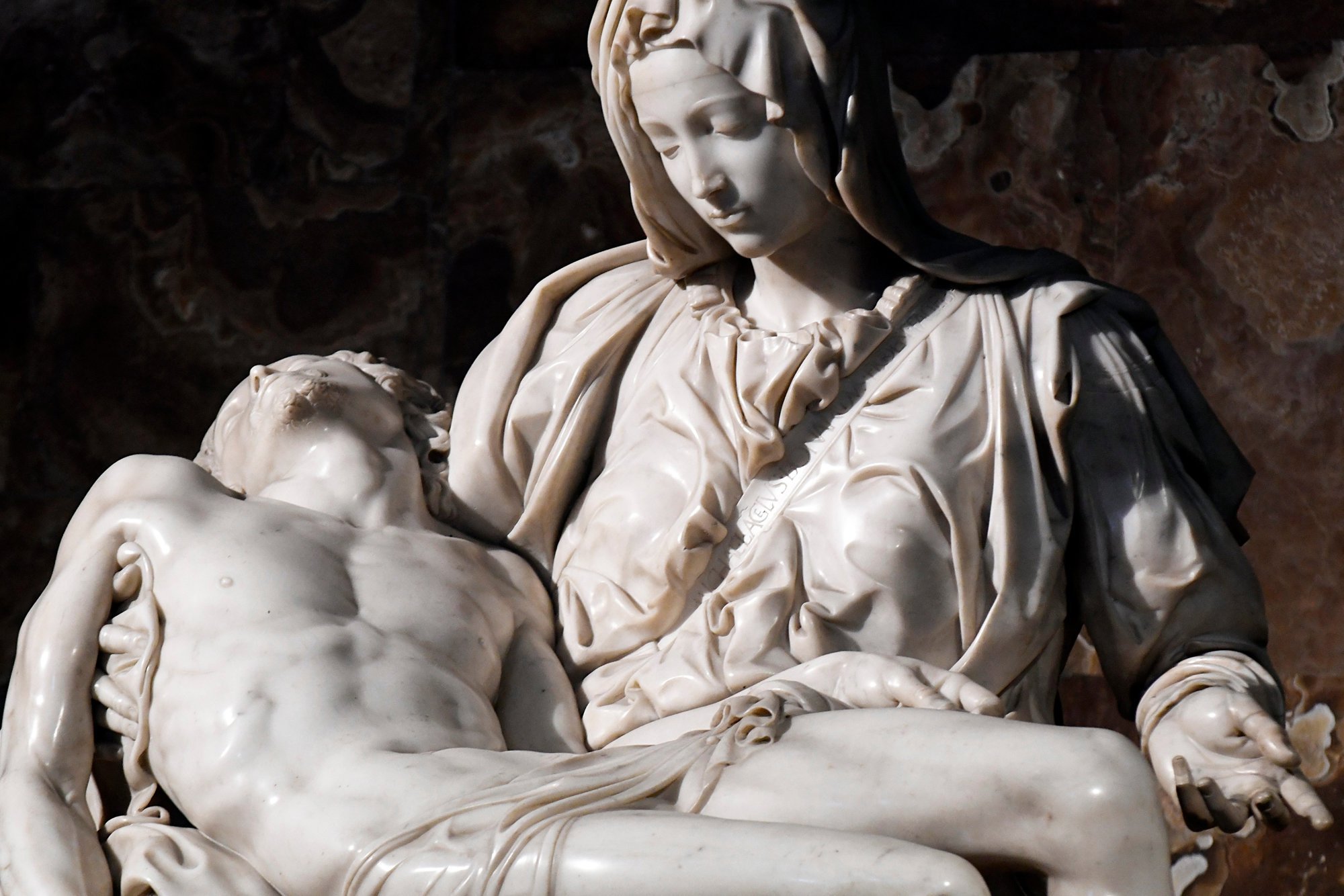 MICHELANGELO'S PIETÀ: THE ENCOUNTER BETWEEN THE DIVINE AND THE HUMAN