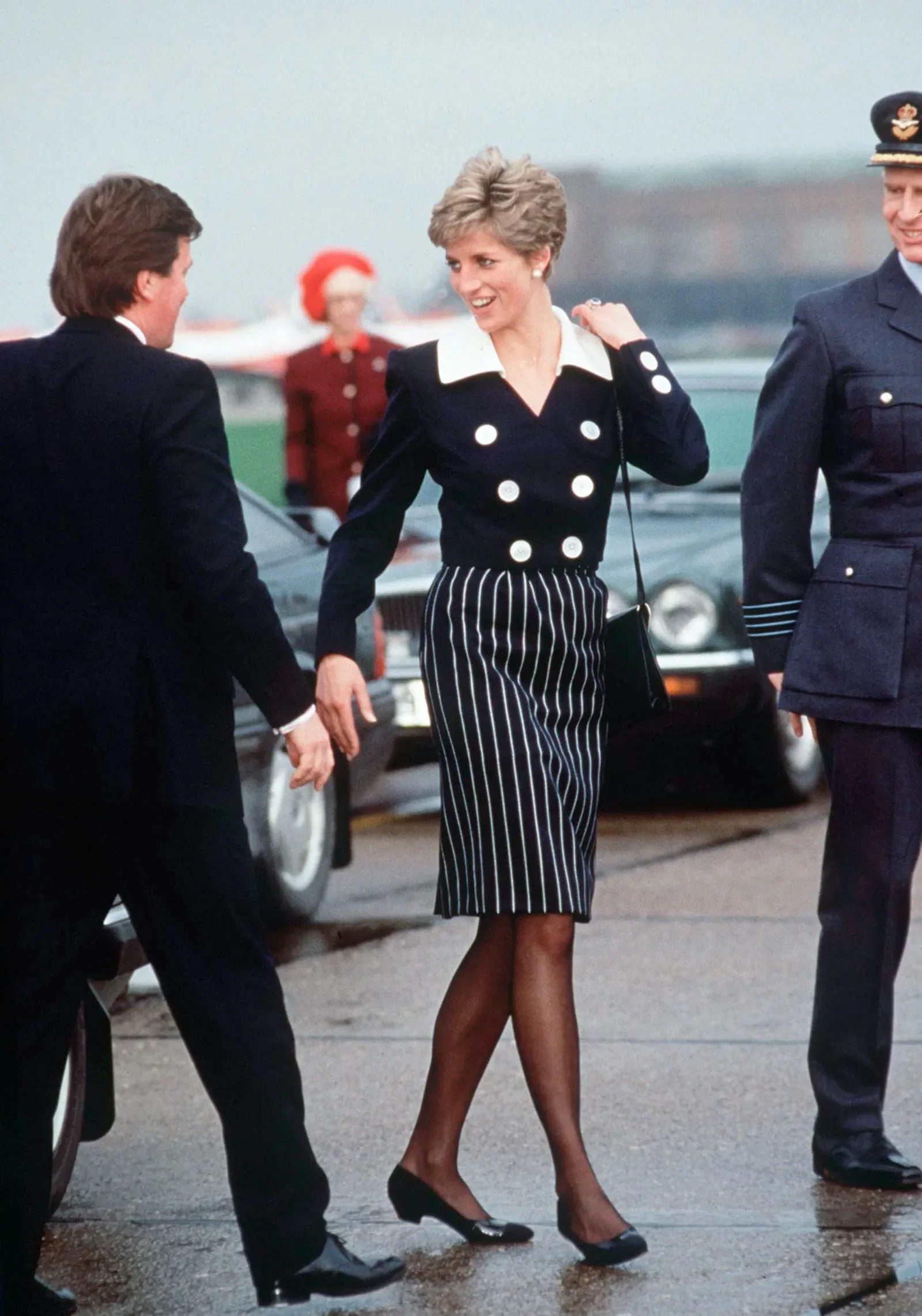Diana-de-gales-con-falda-lapiz.webp