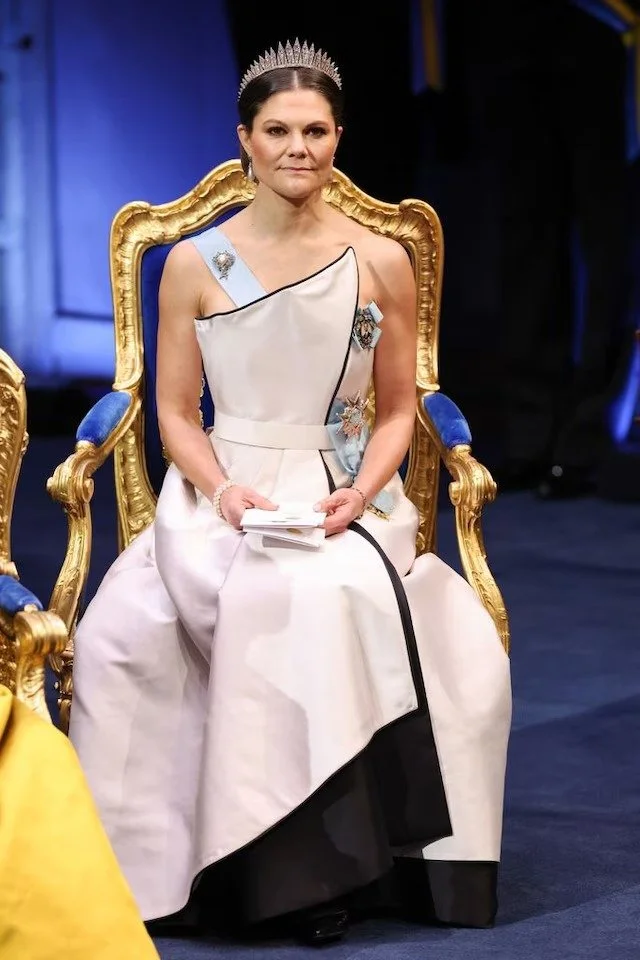 VICTORIA OF SWEDEN DAZZLES AT THE 2025 NOBEL PRIZES WITH A TRIBUTE TO HER MOTHER AND ROYAL ELEGANCE