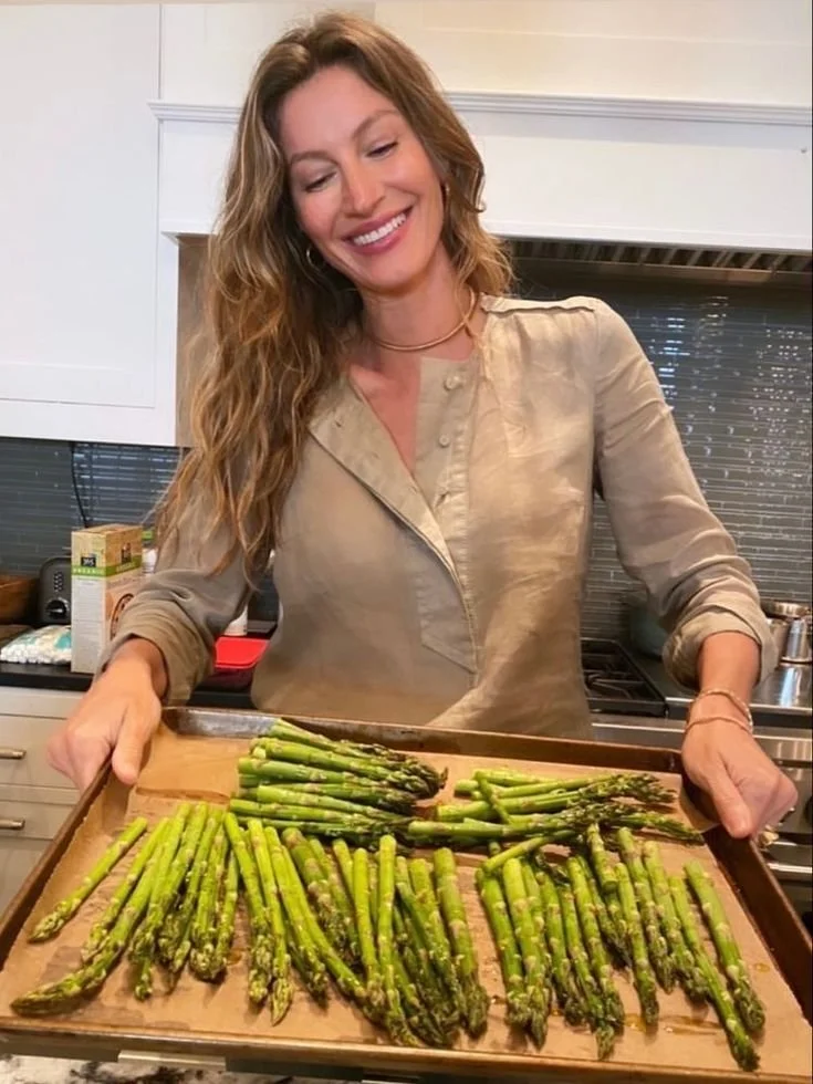 POLYPHENOLS: HEALTH AND SKIN BENEFITS