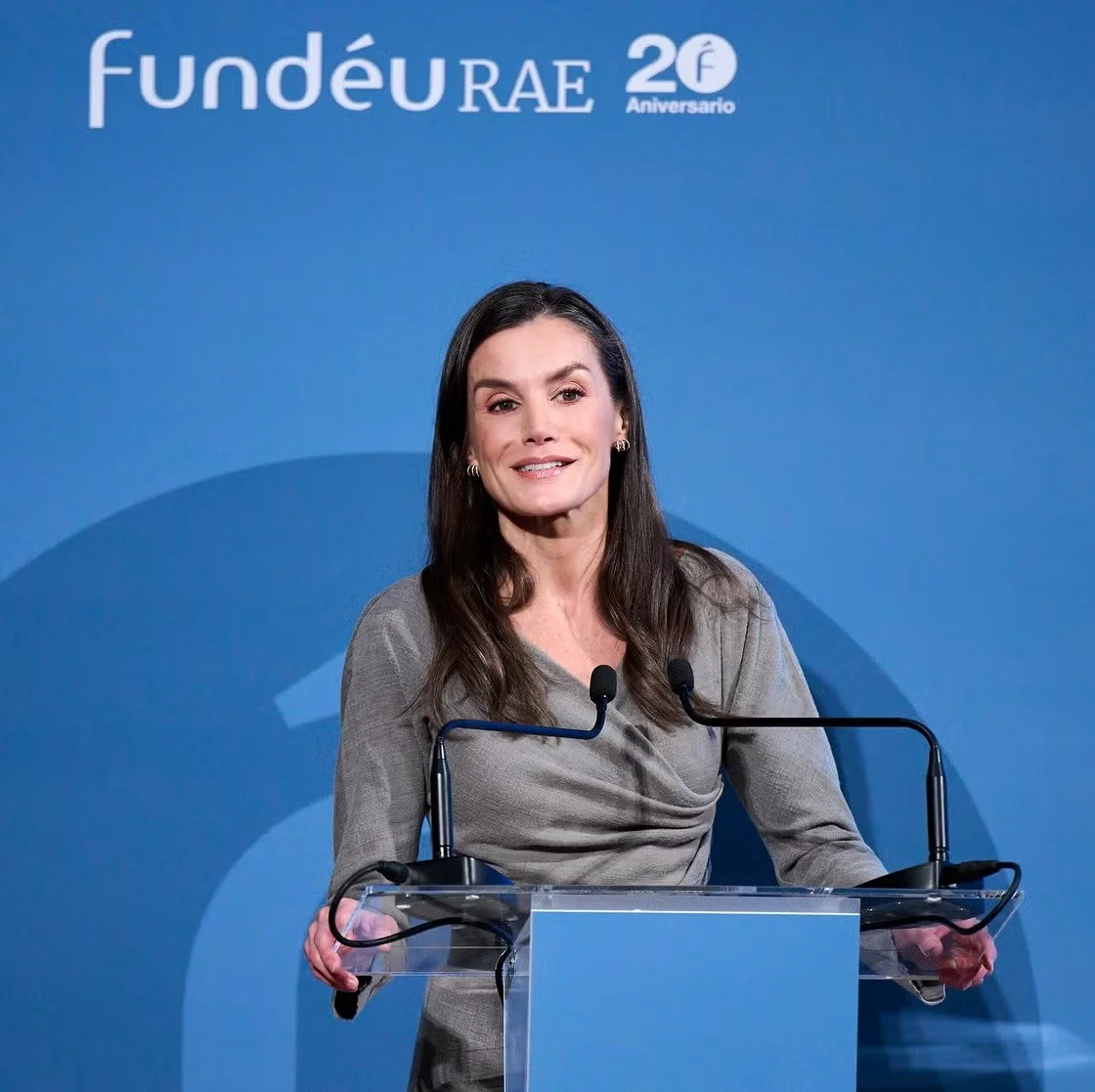 QUEEN LETIZIA CHAMPIONS THE PROPER USE OF SPANISH AND SETS THE TONE AT FUNDÉURAE’S 20TH ANNIVERSARY