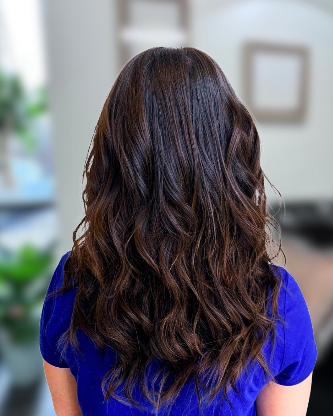 From fine + flat&hellip; to full, dimensional, and effortless. 

This transformation was created using custom-colored beaded row extensions to add fullness, length, and that rich depth of tone that brings every brunette to life.

Every weft was metic