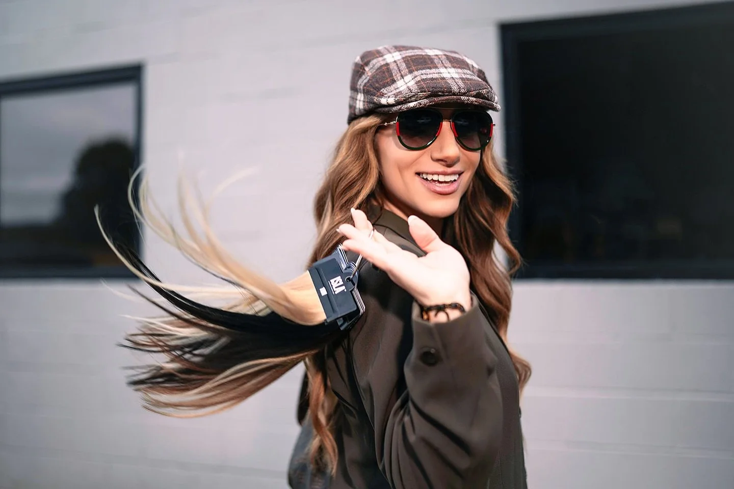 I&rsquo;ll let you boys in on the secret. Your girl wants hair extensions for Christmas. 🤶 I have gift cards&hellip;.sounds like the perfect plan&hellip;. You&rsquo;re welcome. 😇 #christmasgiftideas #hairextensionspecialist #bellamihairextensions #