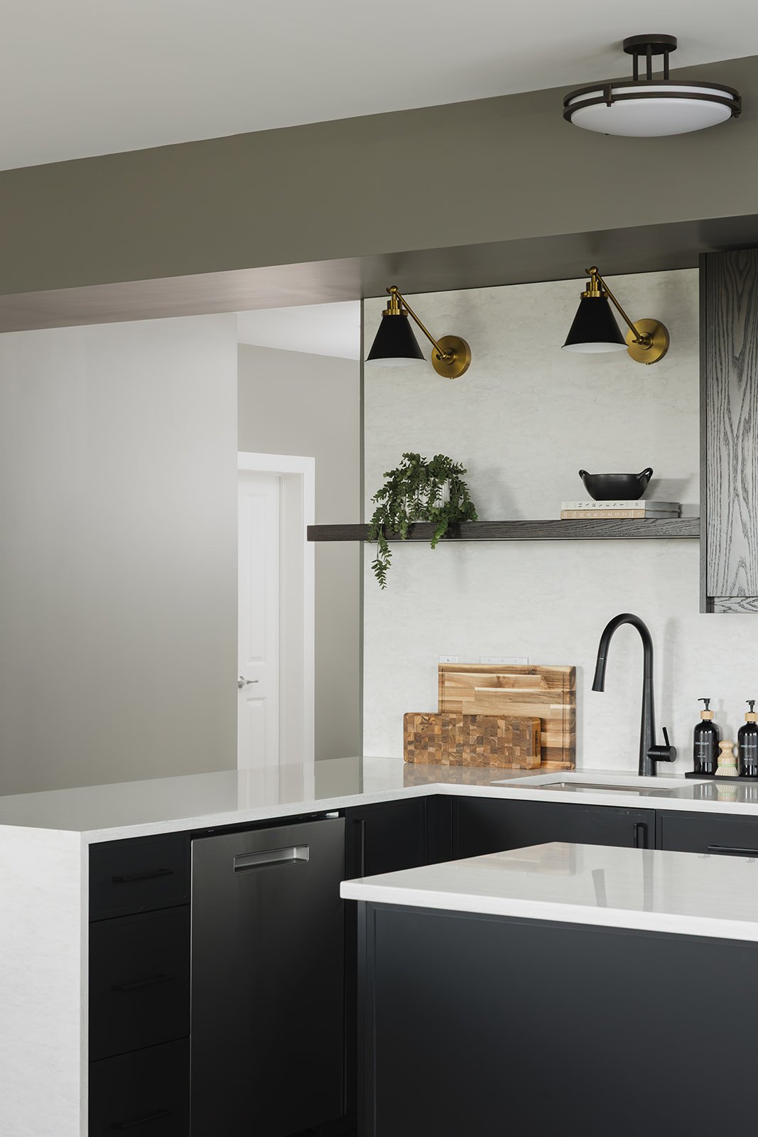 cpi-interiors-ottawa-interior-designer-kitchen-onyx-6.jpg