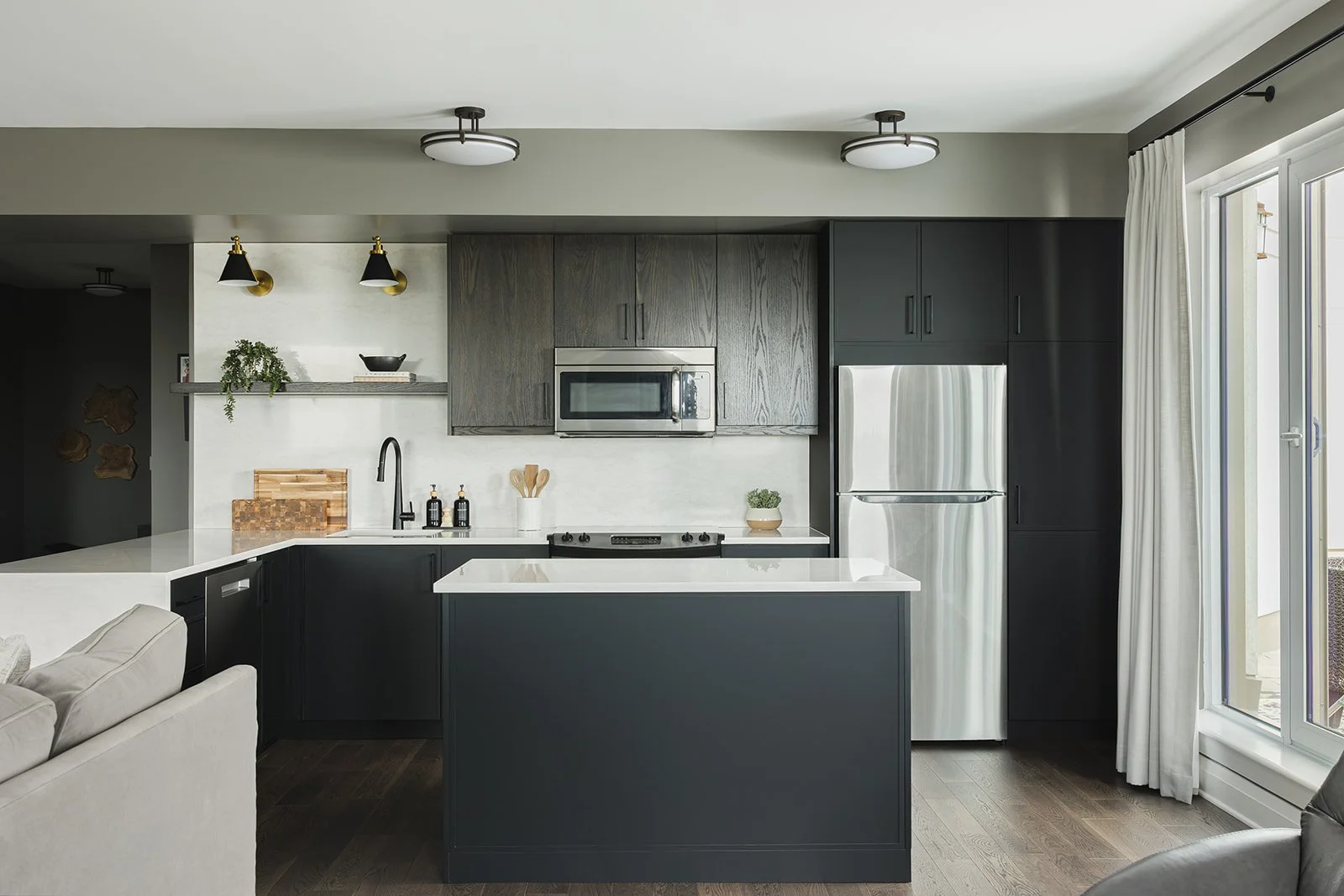 cpi-interiors-ottawa-interior-designer-kitchen-onyx-2.jpg