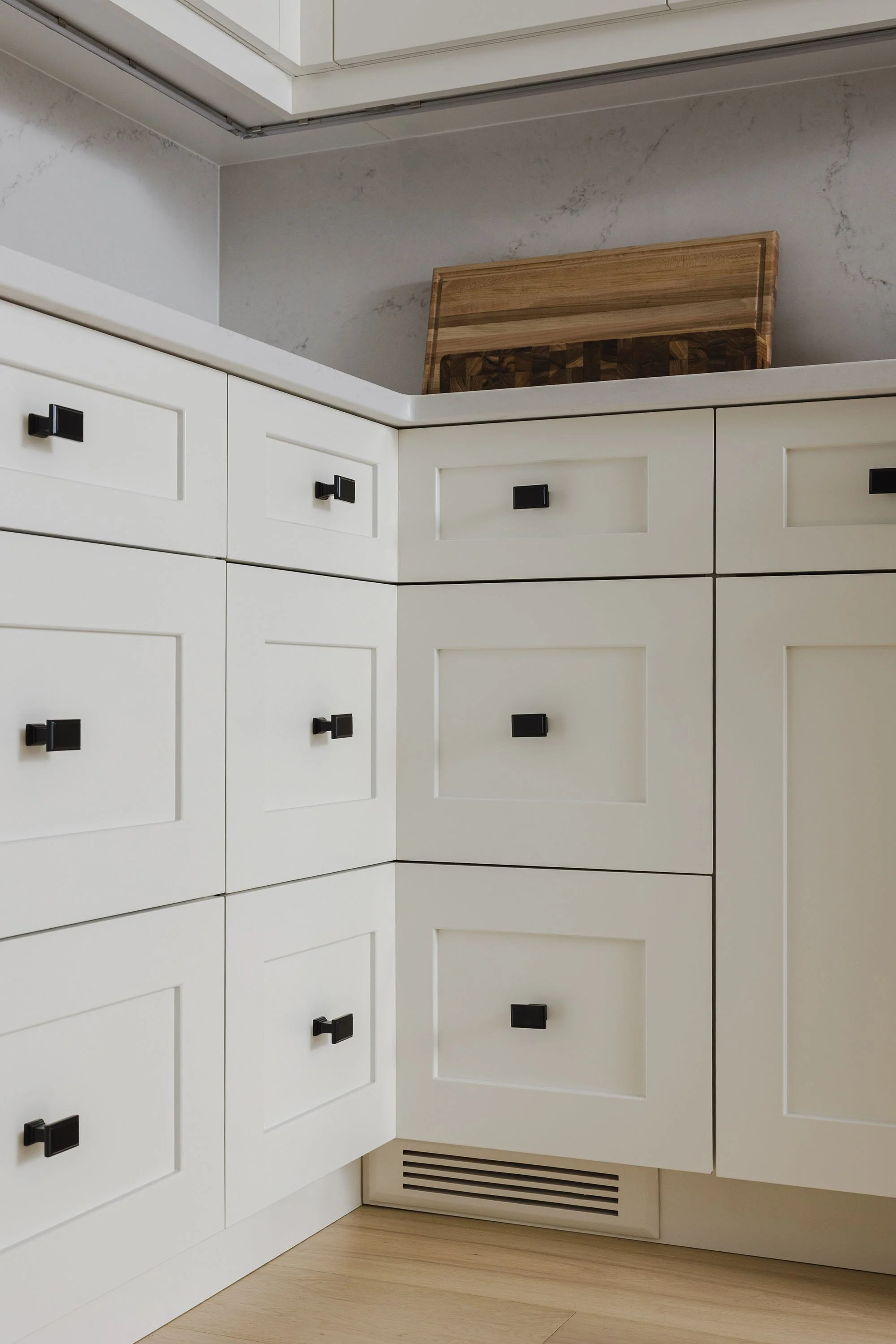 ottawa-interior-designer-custom-kitchen-white-oak-17.jpg