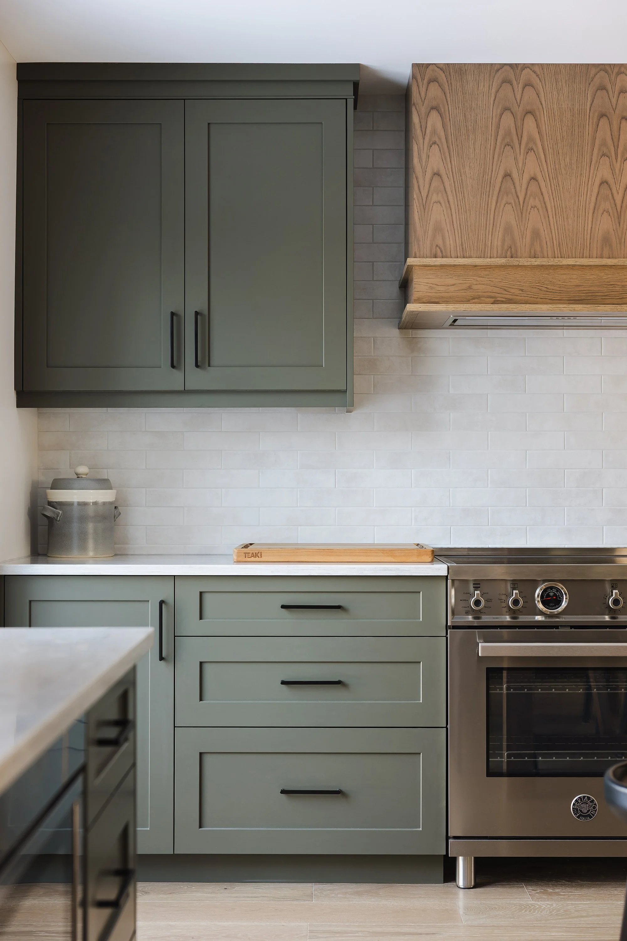 full-service-renovation-custom-kitchen-warm-farmhouse-ottawa-5.jpg