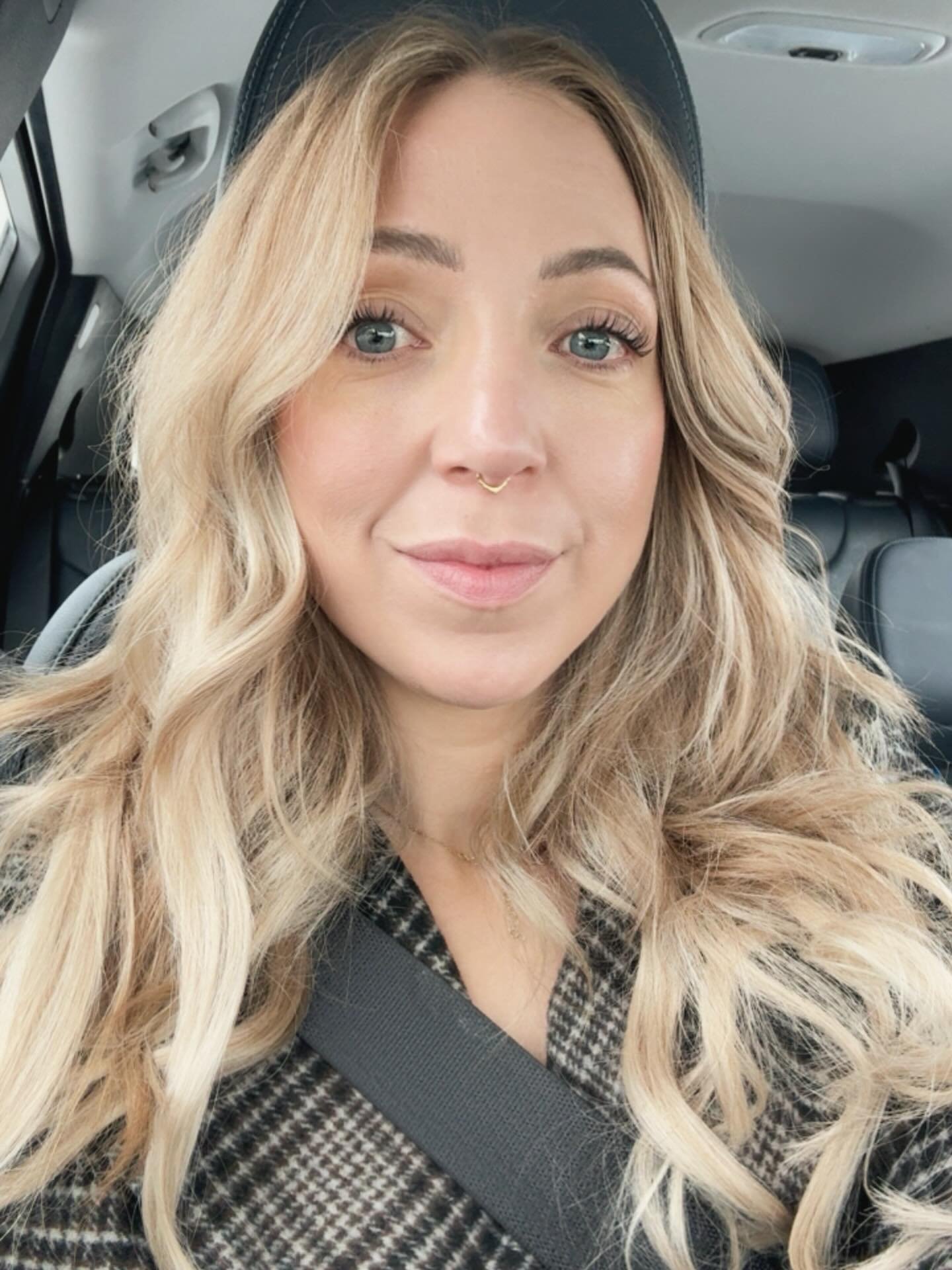 Three things that are true for me right now:

✨I&rsquo;m more tired than I admit 
✨I crave more quiet than answers 
✨I&rsquo;m learning not to rush clarity 

I&rsquo;m a mom, a partner, a business owner with a 9-5, and it&rsquo;s straight chaos almos