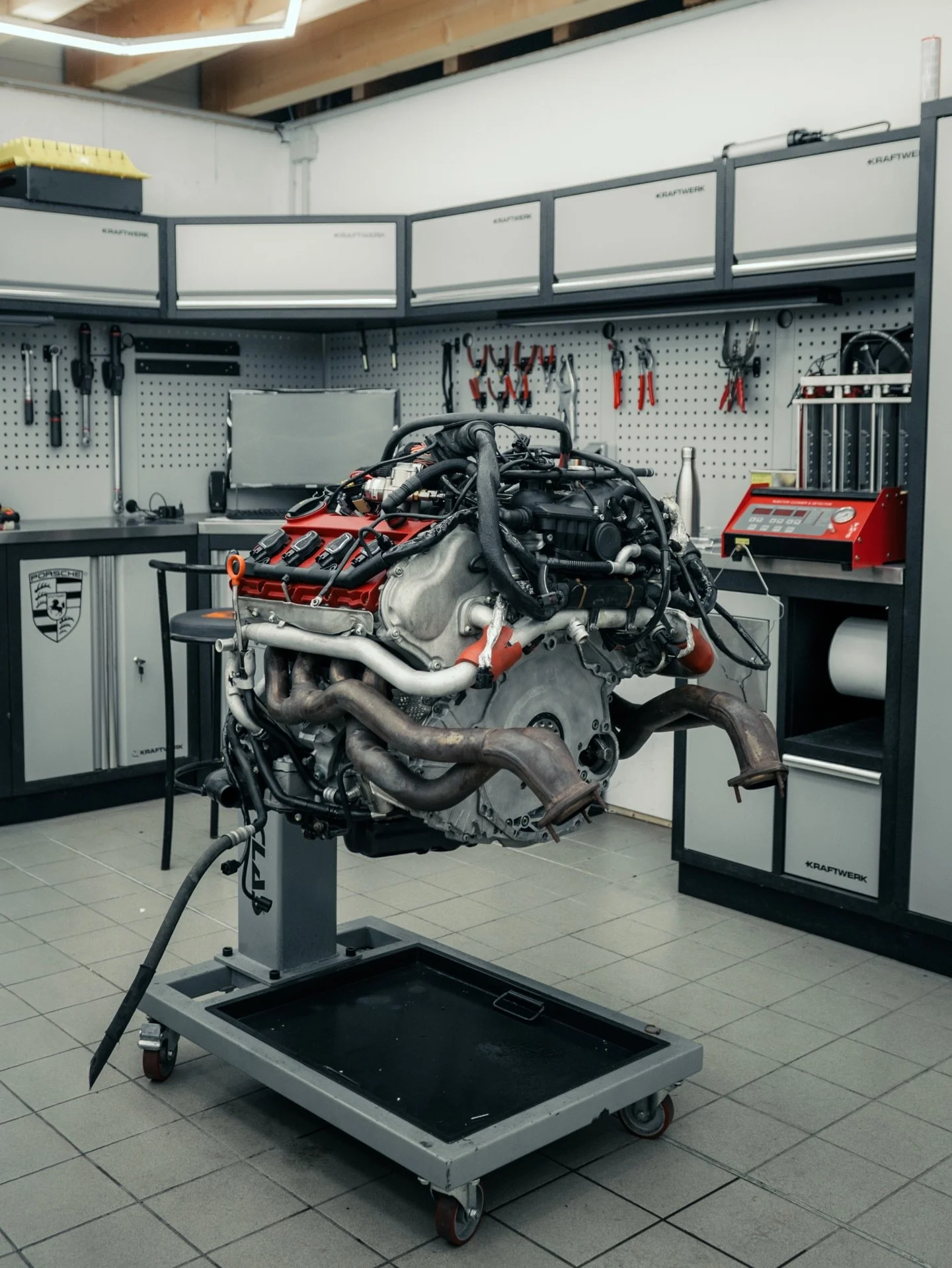 Loading&hellip; 🔧
.
.
.
📸 @enzo_roucher 
.
#RS4 #V8 #WorkInProgress