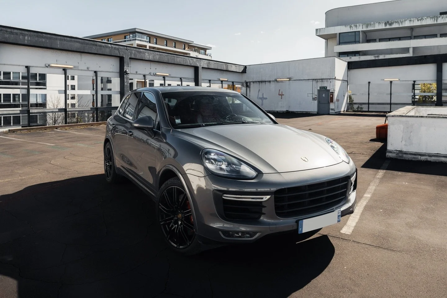 &Agrave; VENDRE - Porsche Cayenne Turbo 

Un SUV puissant, polyvalent. 

&Agrave; l&rsquo;aise au quotidien, 
capable de tout sur demande. 

Confort ou performance, 
pas besoin de choisir. 

Une seule philosophie : tout faire, sans compromis. 

Et to