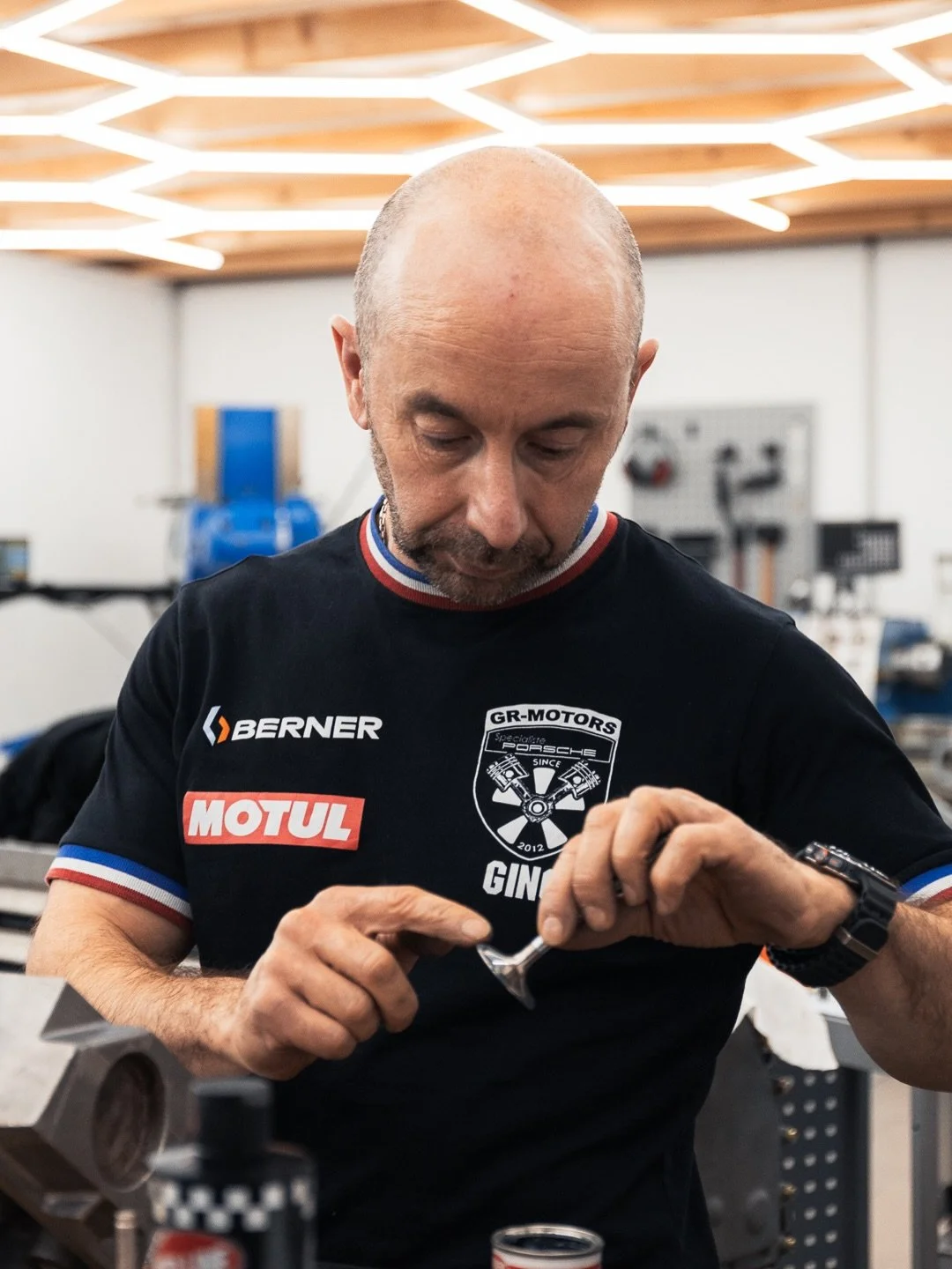 Remise en &eacute;tat des port&eacute;es de soupapes ⚙️

Pr&eacute;cision, contr&ocirc;le, exigence. 

Nettoyage, rectification, &eacute;tanch&eacute;it&eacute; retrouv&eacute;e. 

Chaque d&eacute;tail compte, 
chaque tol&eacute;rance est respect&eac