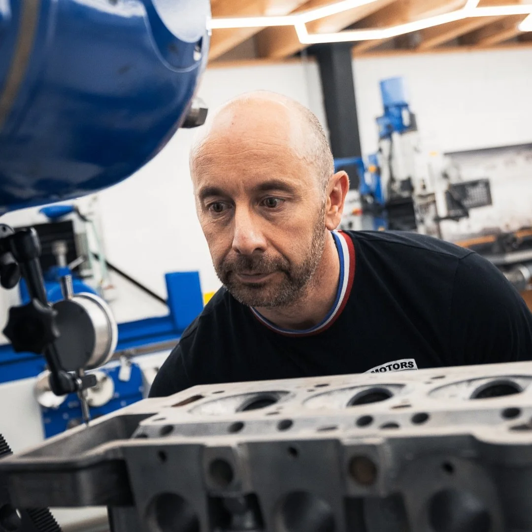 D&eacute;gauchage de culasse.

Une op&eacute;ration essentielle pour corriger les d&eacute;formations et retrouver une surface parfaitement plane. 
Chaque intervention permet de garantir une &eacute;tanch&eacute;it&eacute; optimale et de pr&eacute;se