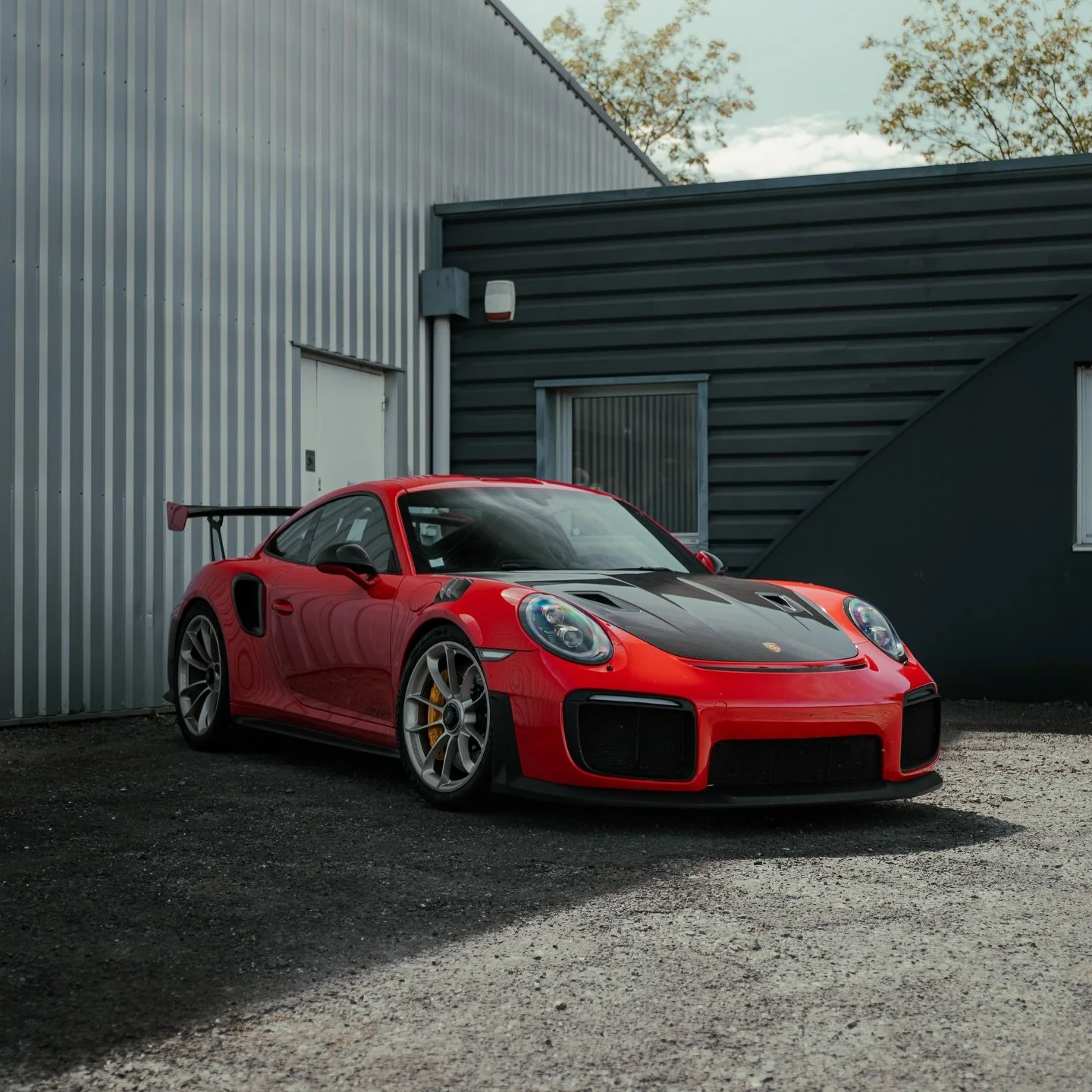 Pendant que certains regardent la concurrence, d&rsquo;autres imposent leur propre niveau. 

Porsche 911 GT2 RS (991) 
1000 exemplaires dans le monde. 

Radicale par nature, 
sans compromis par d&eacute;finition. 

&Agrave; ce stade, on ne suit plus.