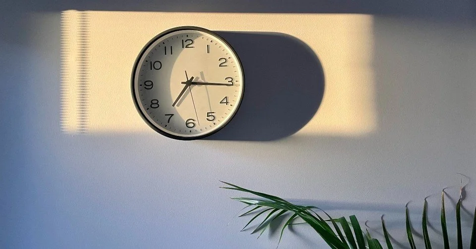 When Daylight Savings Time hits in March, most people think about lost sleep. Event professionals think about light.

That one-hour shift changes more than schedules. It affects natural light timing, window glare, golden hour expectations, and how in