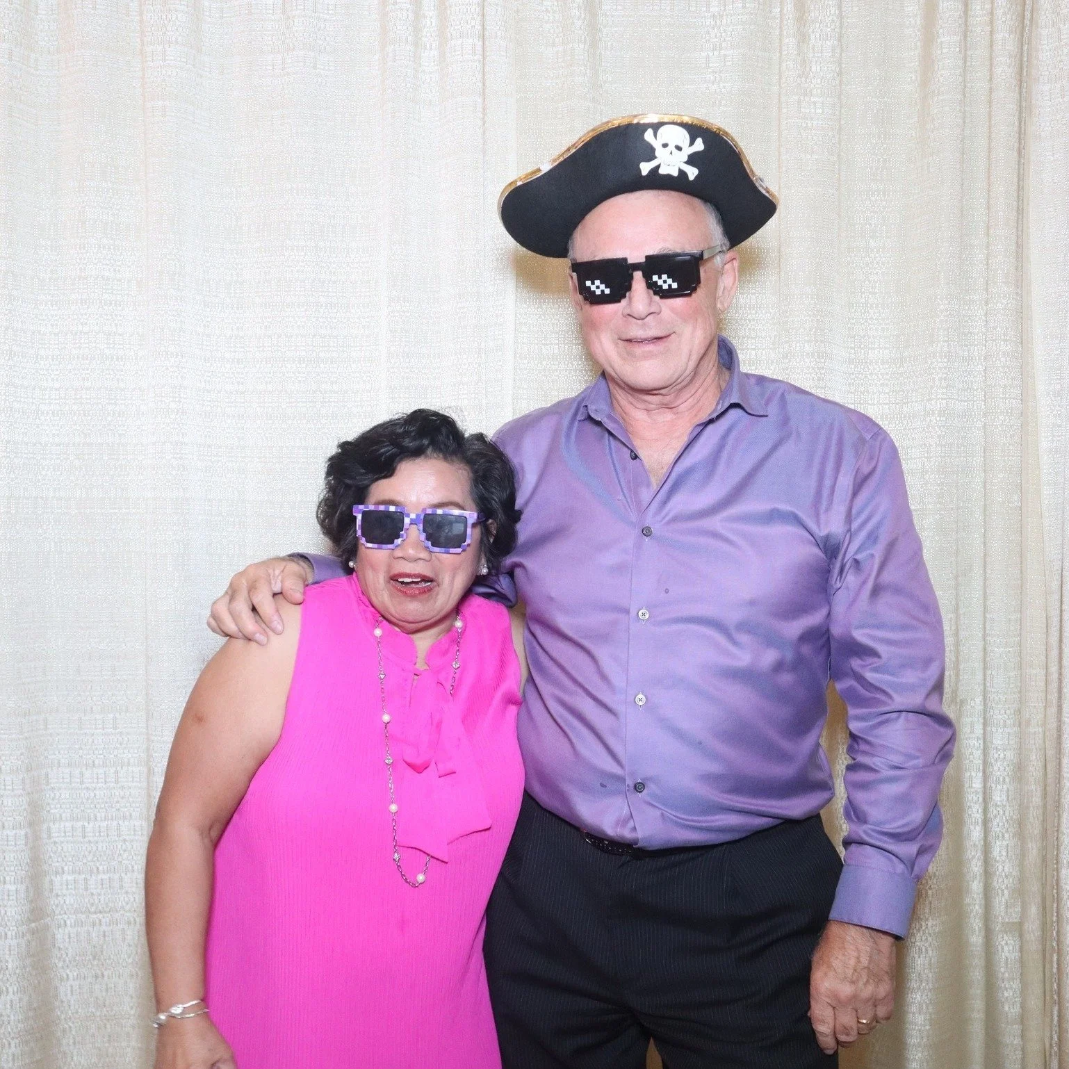 Nobody told the guests there was an age limit. Good thing there isn't. 🏴&zwj;☠️👓📸
"BOOM" glasses, a pirate hat, a captain's crown, and zero hesitation. This is what happens when the prop table is fully loaded and the energy in the room i