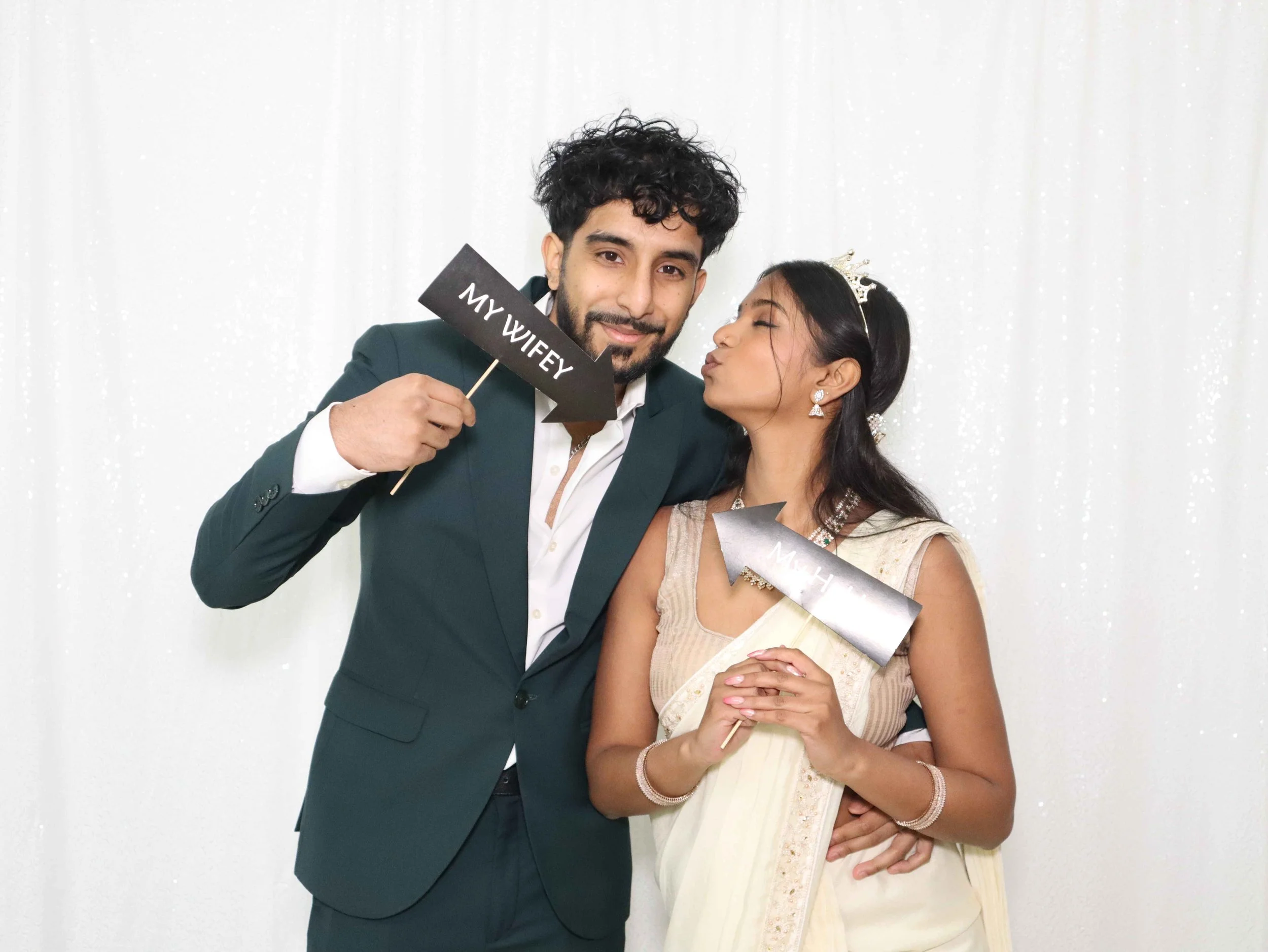 This couple is a joy to have at the photobooth session.