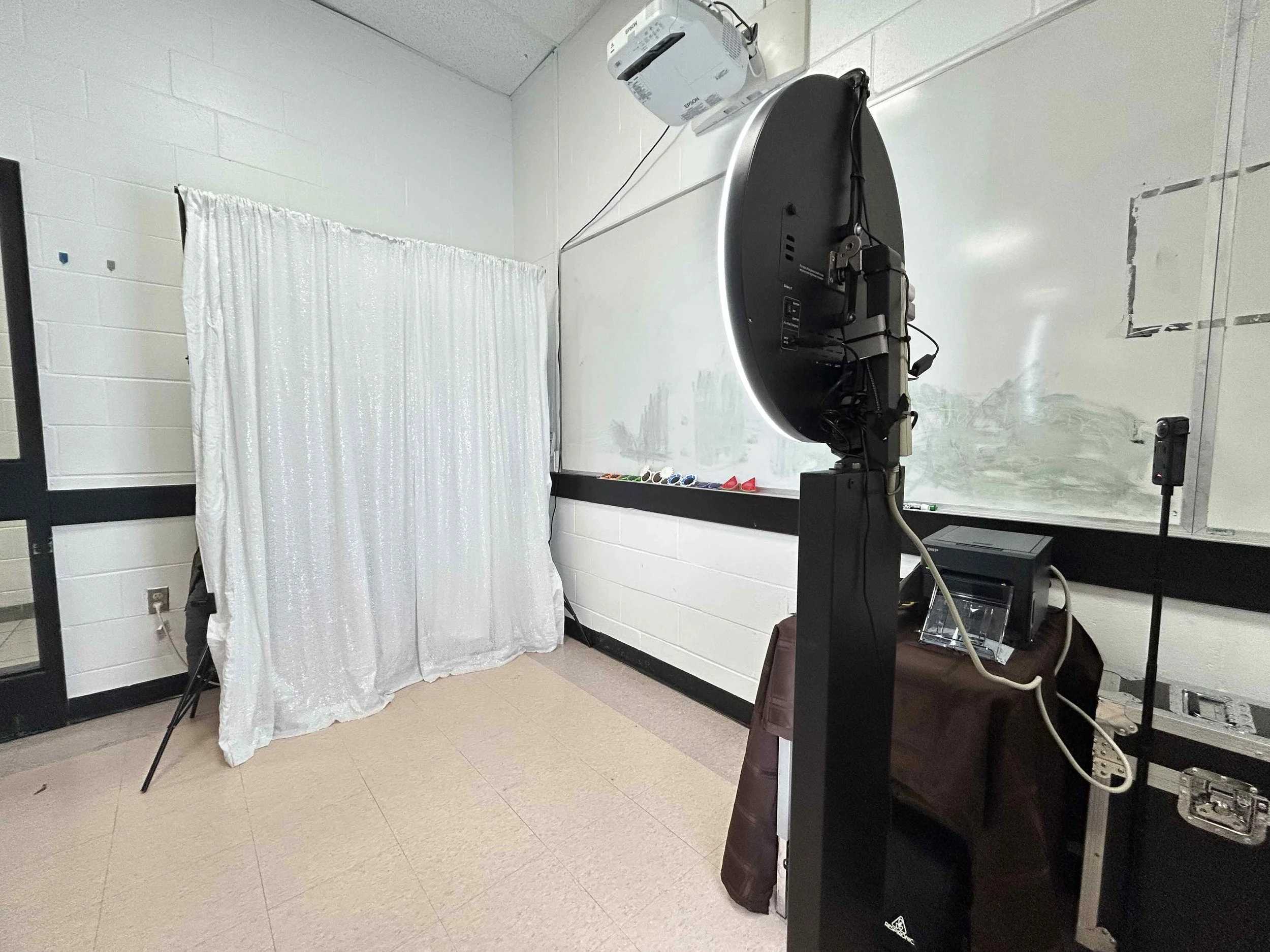 Backdrops, the printer, props... take these into account when starting your photobooth business.