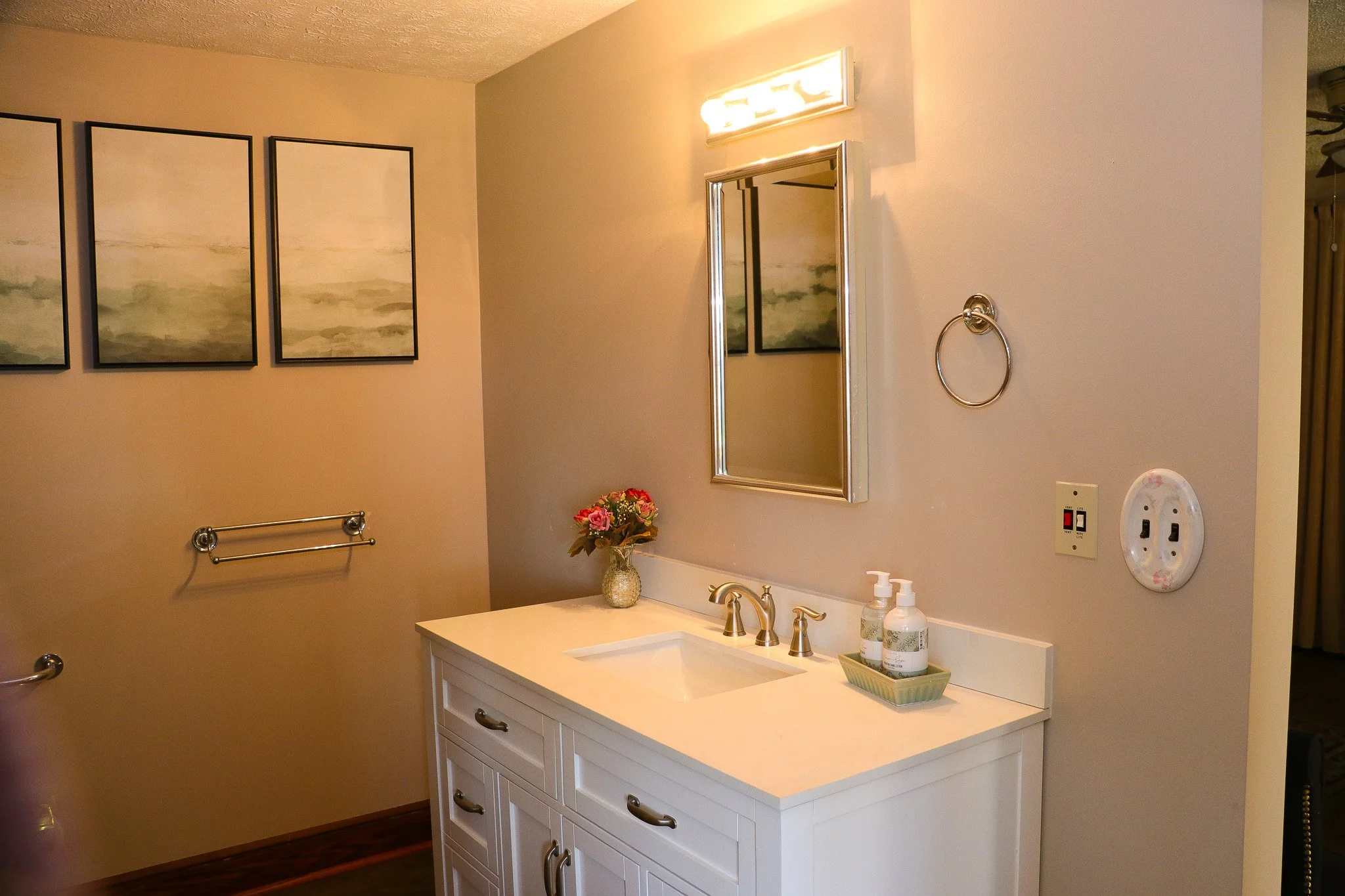 Master Bath1.jpg