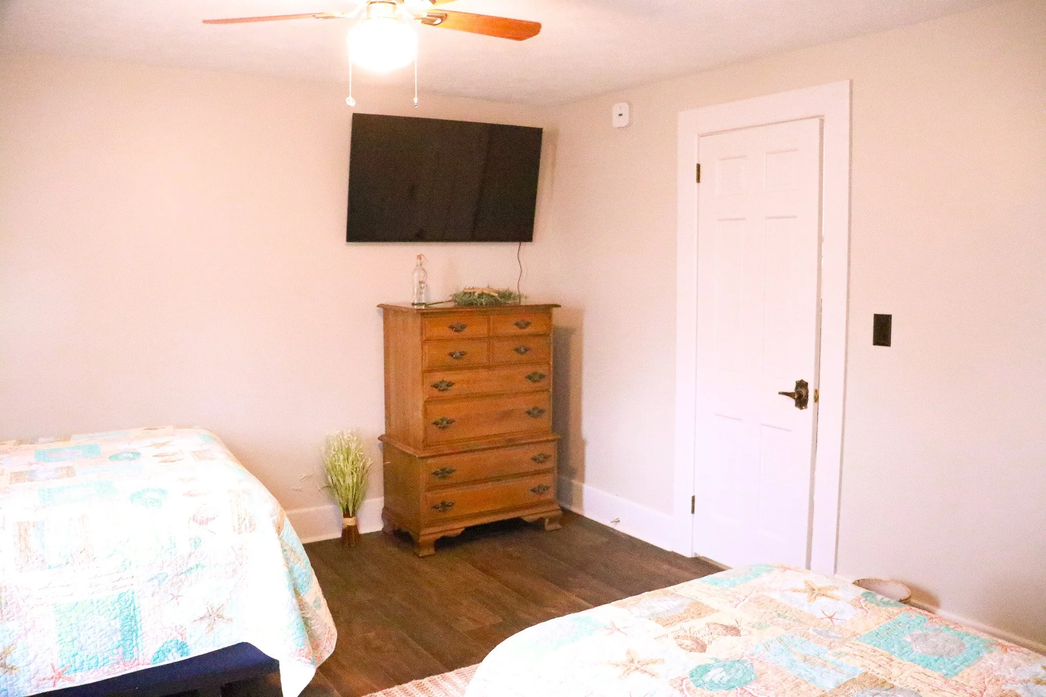 Beach Room 2.jpg