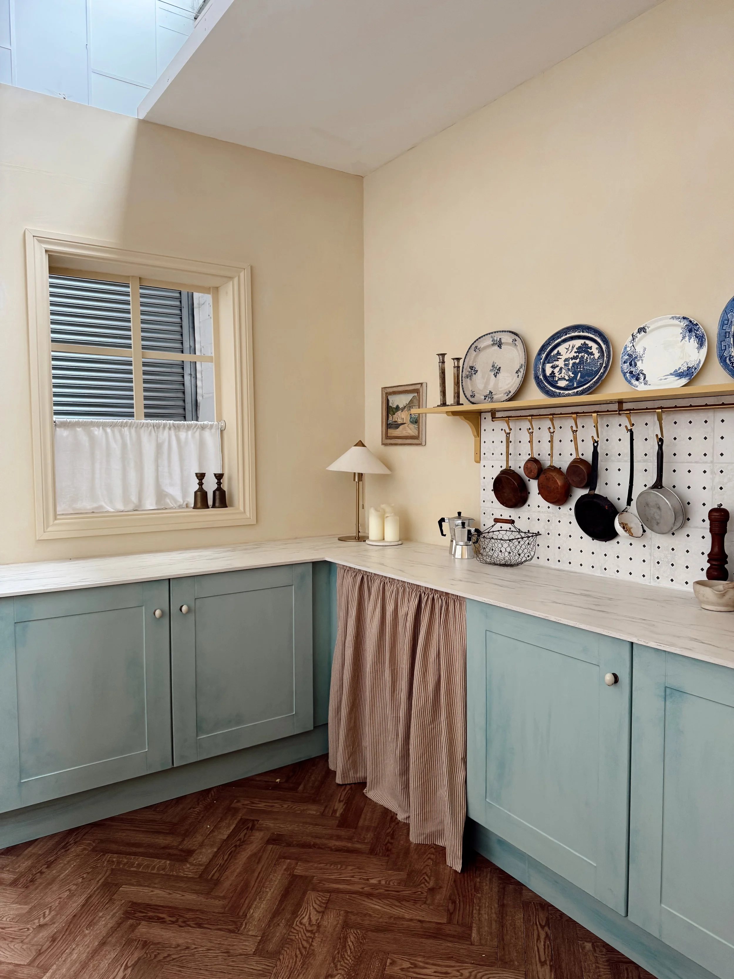 Calvet-french-set-kitchen-3.JPG