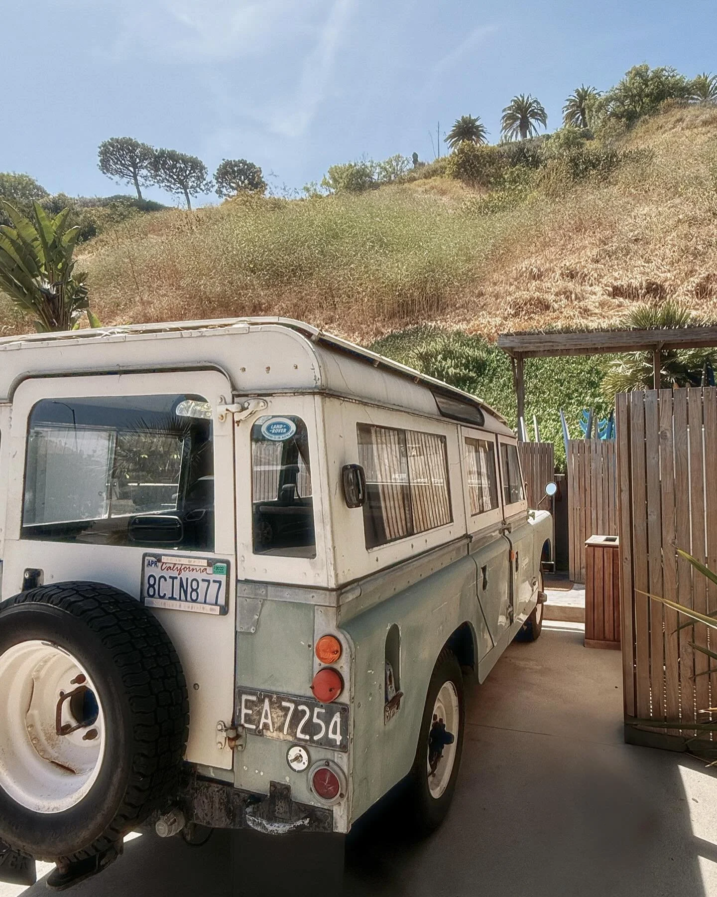 four days of no email notifications, morning coffee on the deck, beach views, hanging in the hammock, laughing with my best friend and the worst sun burn i&rsquo;ve ever had&hellip;cheers to 30 ✨