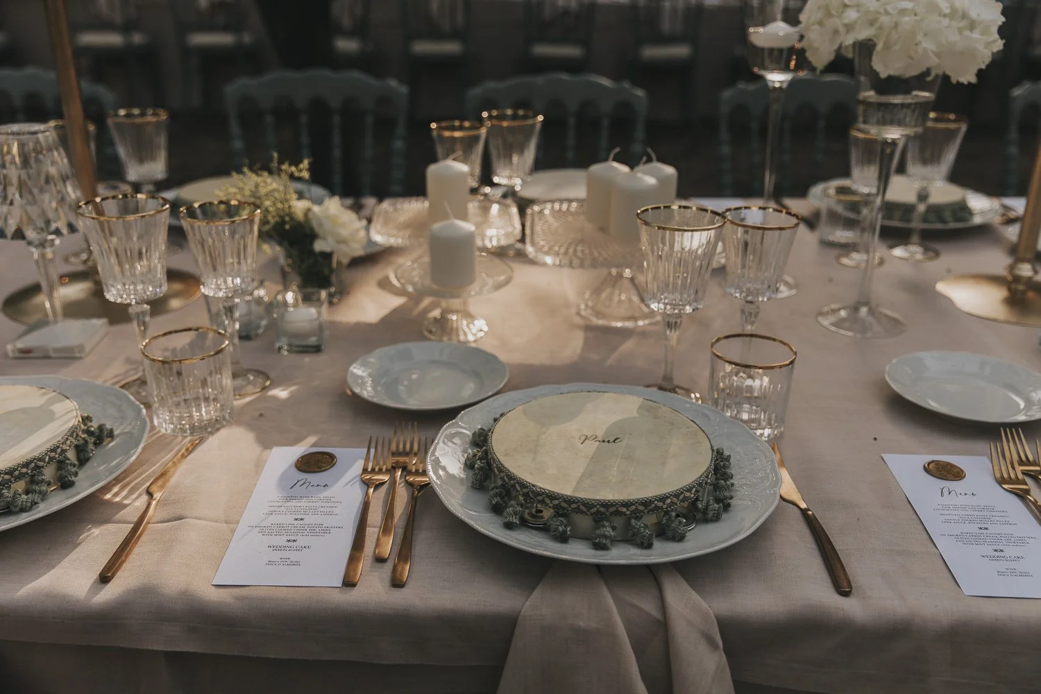 A bespoke Sicily wedding table setting with gold details and crystal glasses by Lalla Crippa