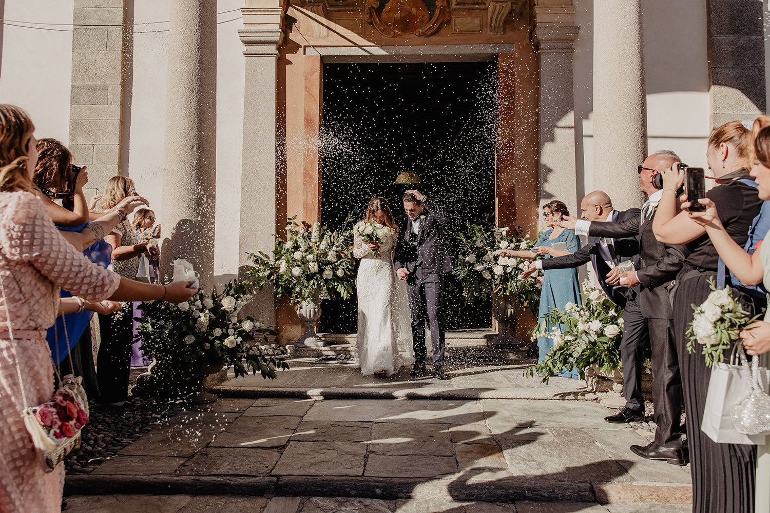 rice-throwing-outside-an Italian-wedding-ceremony.jpg