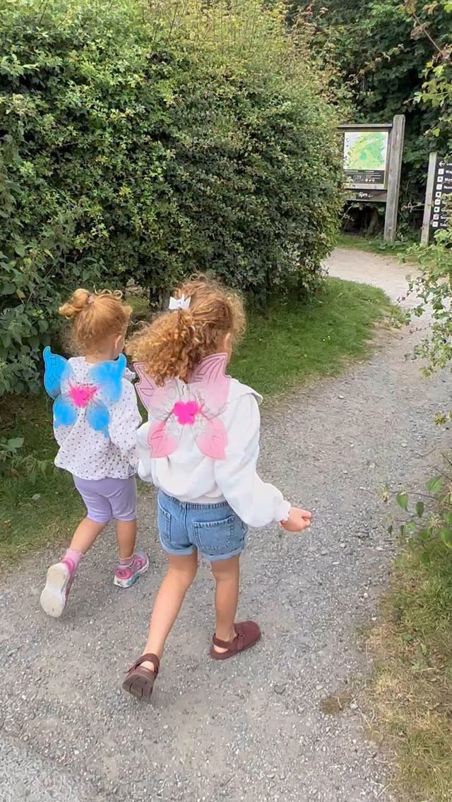 Does anyone else feel like time is passing by so quickly? Little faces seem to change every day, and I’m trying to hold onto the moments while being swept up in it all. Loni last had her portrait painted when she was 3 years old, and as we&rsqu