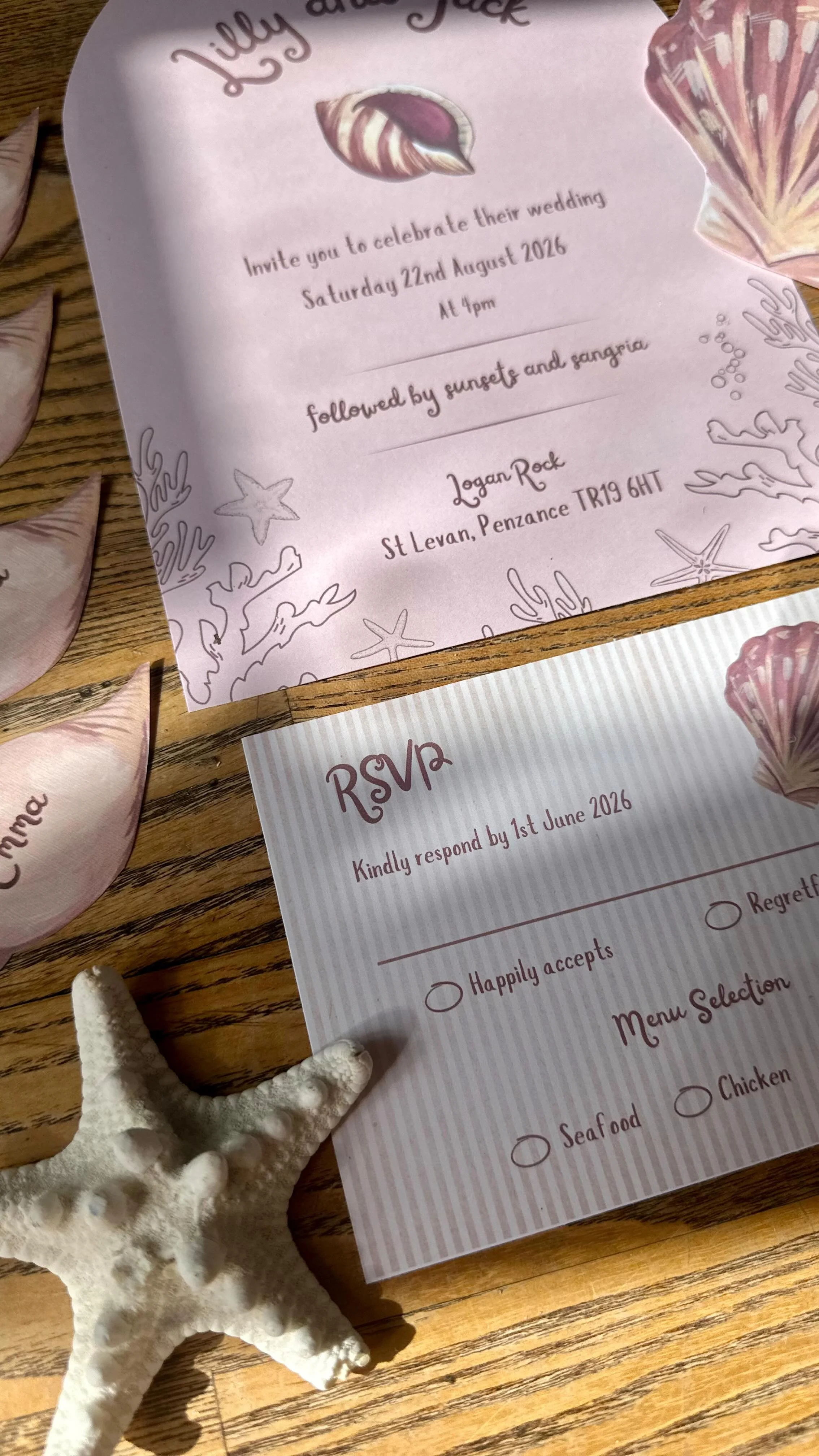 Finally sharing this beautiful bespoke wedding suite. I just love the creamy pinks and beiges paired with tiny stripes! π This gorgeous set consisted of:
π custom cut seashell save the dates
π₯₯ arched wedding invitation
π¦ͺ double sided RSVP card
