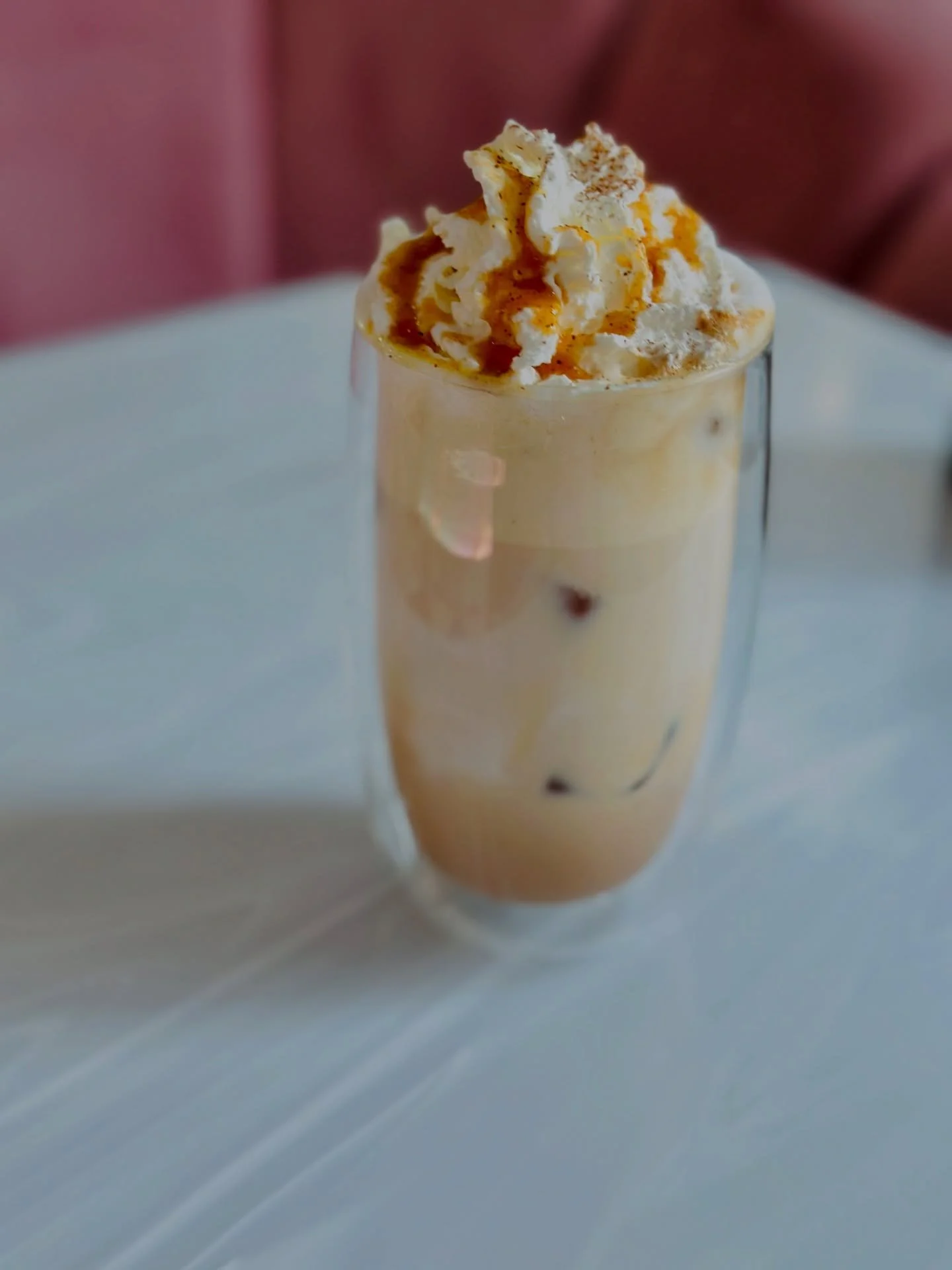 Pumpkin spice iced latte with homemade pumpkin pur&eacute;e 😍 🎃 #cosmopolitan #lepainfrancais #metropolitan #brasserie #bistro #frukost #kaffe #lunch #brunch #bar #cafe #lounge #restaurant #avenyn #g&ouml;teborg