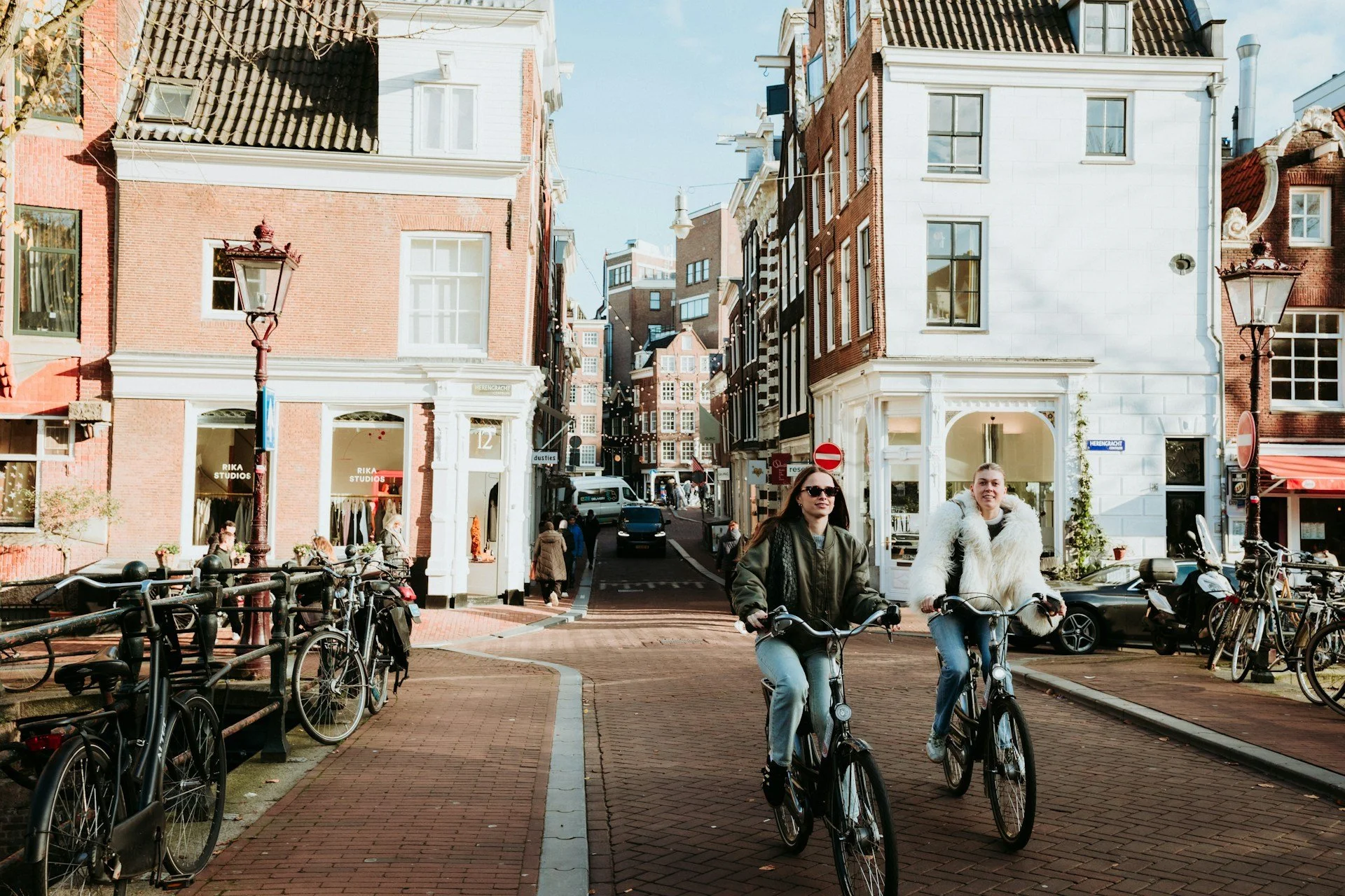 Mastering the Dutch Way: Essential Tips for Traveling the Netherlands