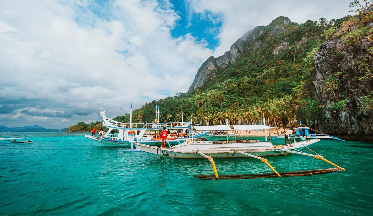 The Smart Traveler’s Guide: Navigating the 7,107 Islands