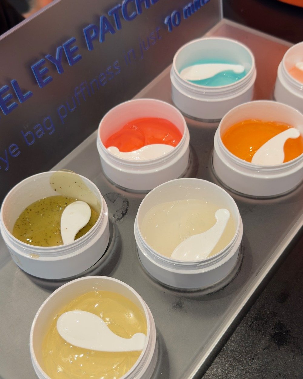 Hydrogel patches, laid out to be handled rather than described.