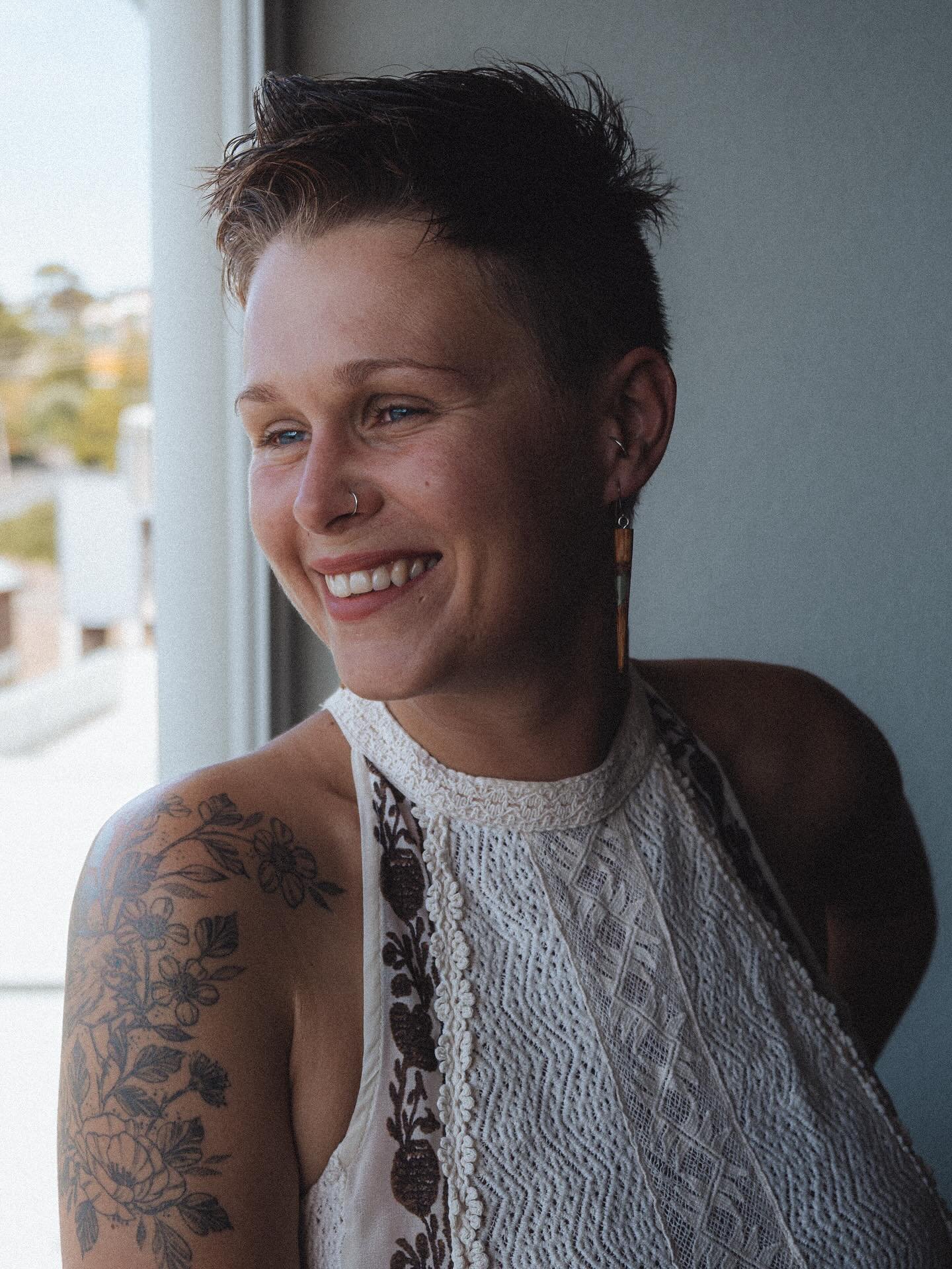 Ma compagne de vie et d&rsquo;aventures. Quand tout est sombre elle se mue en soleil et &eacute;claire tout de son sourire, sa folie et sa libert&eacute;. Heureux d&rsquo;&ecirc;tre &agrave; tes c&ocirc;t&eacute;s depuis bient&ocirc;t 10 ans. 

Quell