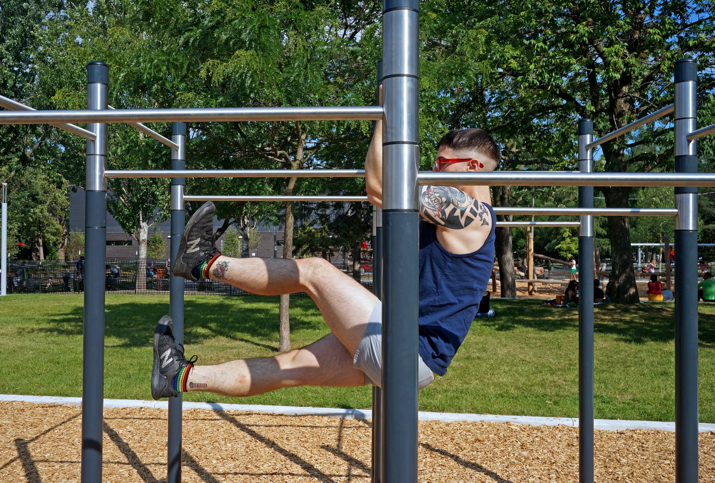 outdoor-leg-raise-calisthenics.JPG