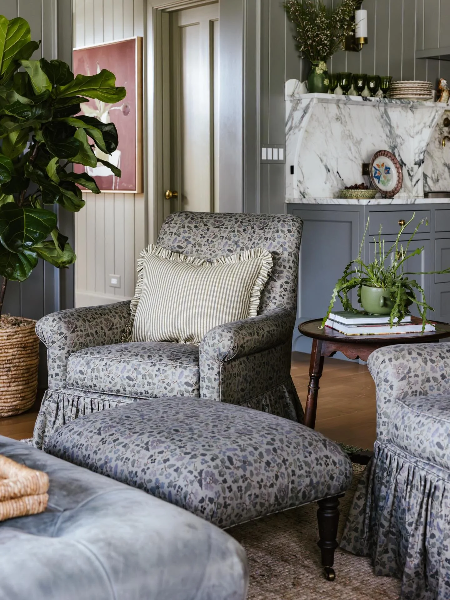 Our Darby twinning and winning on these precious chairs from @chaddockhome 

Photo @kristinkarchphoto