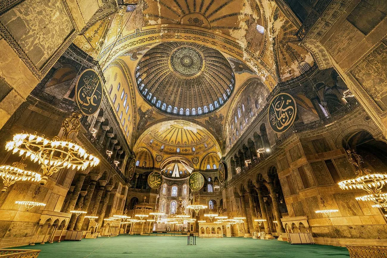 Hagia-Sophia-Interior-View.jpg