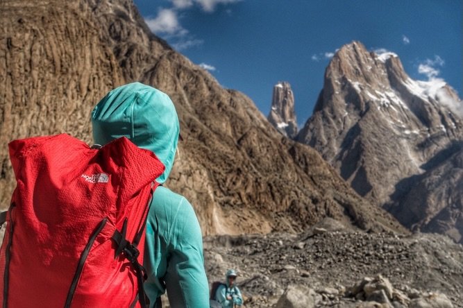 In 2009 I walked into the Yosemite Mountain Shop and saw a photo of @thomas_huberbuam and @alexander_huberbuam climbing Eternal Flame on the Nameless Tower in Pakistan. I was completely sucked in by the beauty of the mountain and that perfect granite