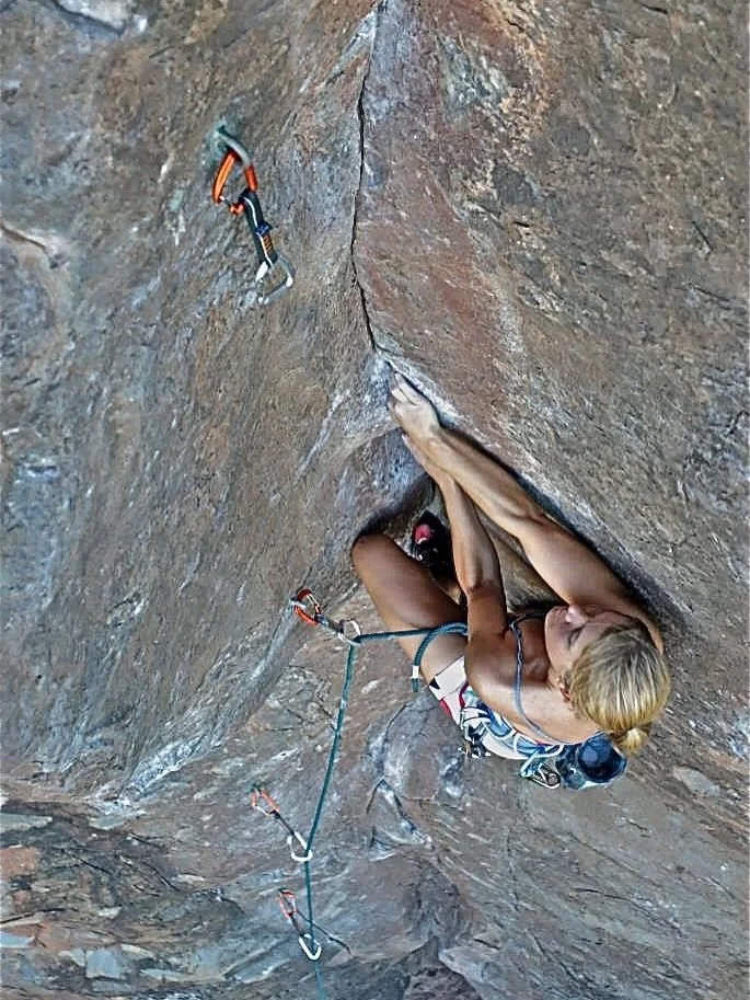 Throwback to climbing in Hawaii circa 2012. Mokulēʻia days on the North Shore. 🌊 
I was living here for a travel nurse contract at @kapiolanimedicalcenter finding my way between long ER shifts and days outside. Great combination of water 🏄&zwj;♀️ a