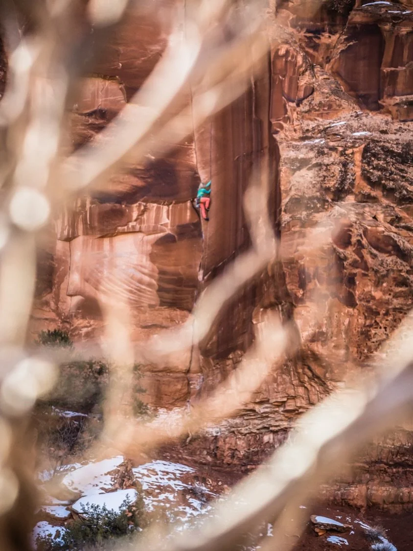 The calmness of smooth red sandstone. When the noise fades and the mind grows quiet. Artistic capture by @danholzmedia 🏜️