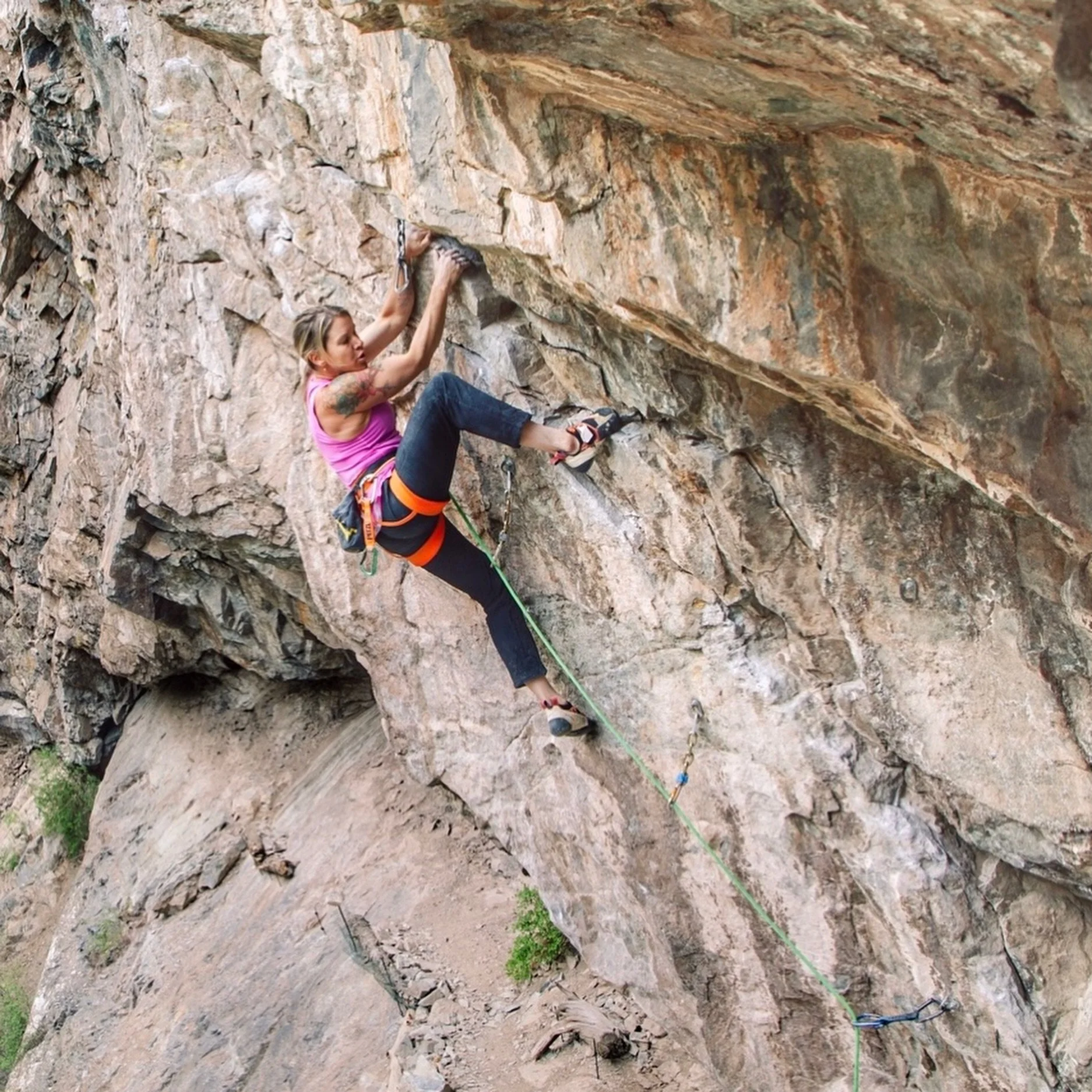 Back on the home crags, where simple days are a reminder that some of the best moments are found right in our own backyard! Photos @brooklynwarren