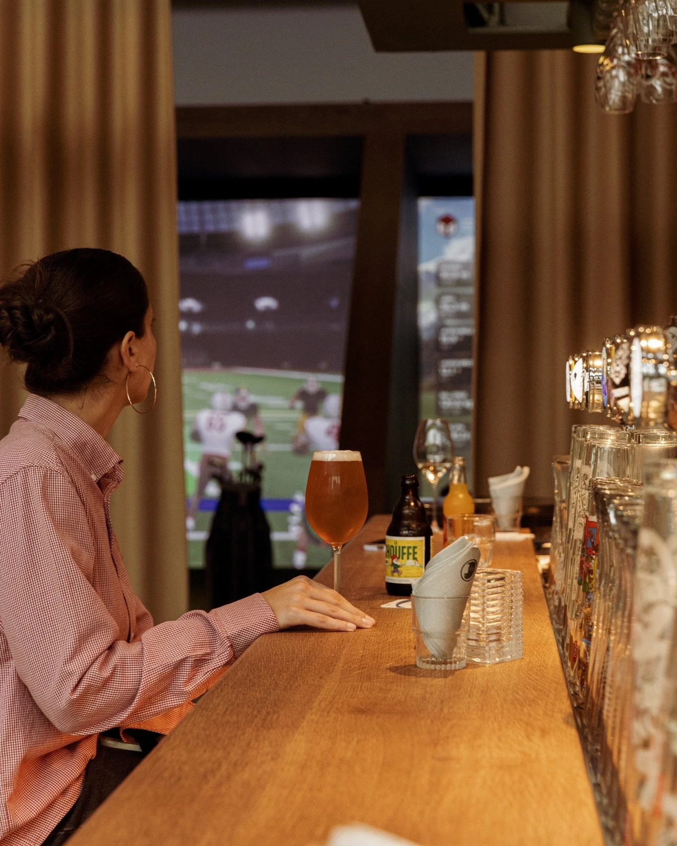 Bay or bar—the choice is yours. One thing’s for sure: you’re always in good hands at Birdies😉

#clubbirdies #countryclub #indoorgolf #golfbay #restaurant #schinkeldistrict #amsterdam