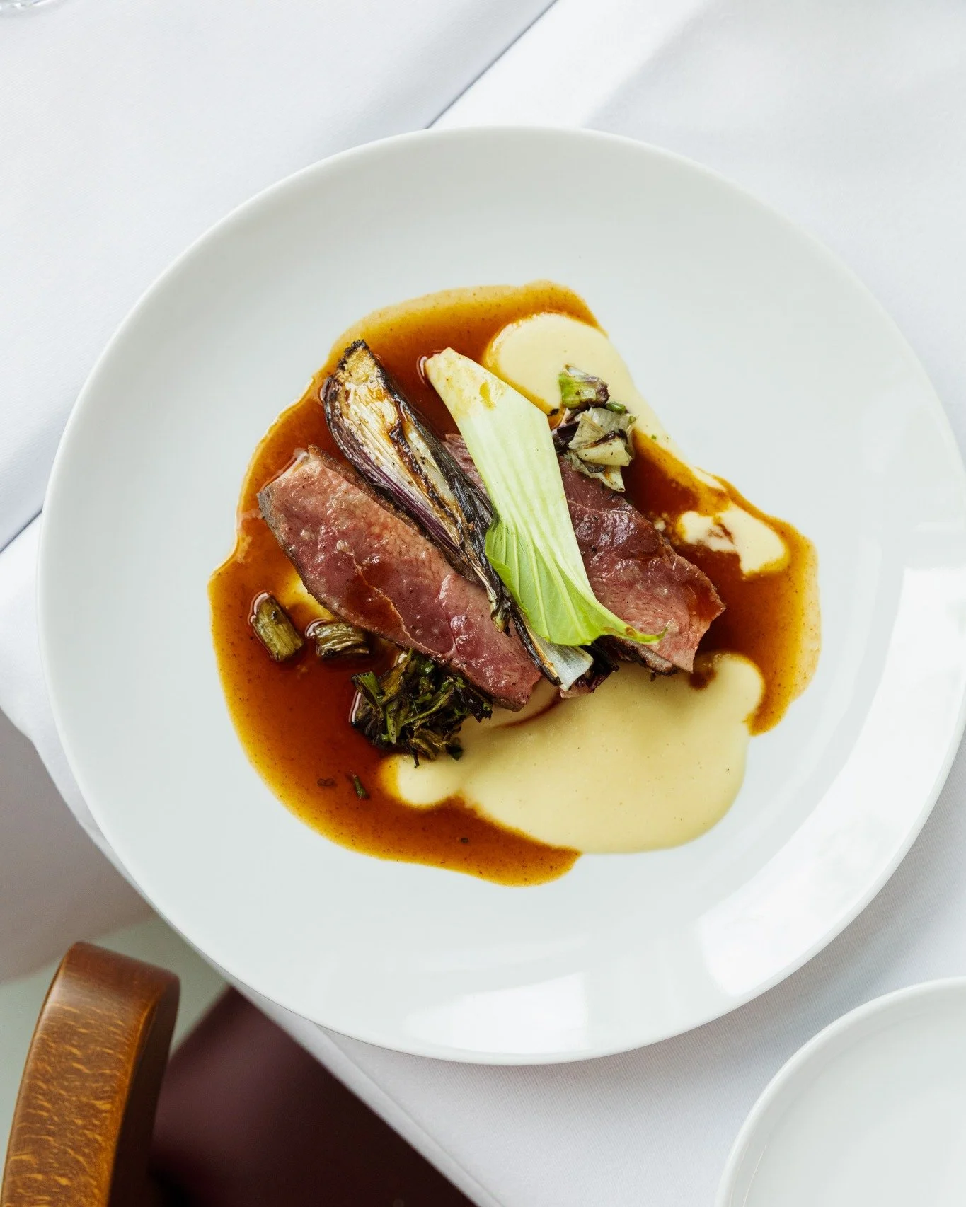 WE REPRESENT: Duck with Tropeai and Sichuan.

A main course you’ll want to try this season. Book your table on our website and experience Birdies.

#clubbirdies #restaurantbirdies #restaurant #countryclub #indoorgolf #schinkeldistrict #amsterdam
