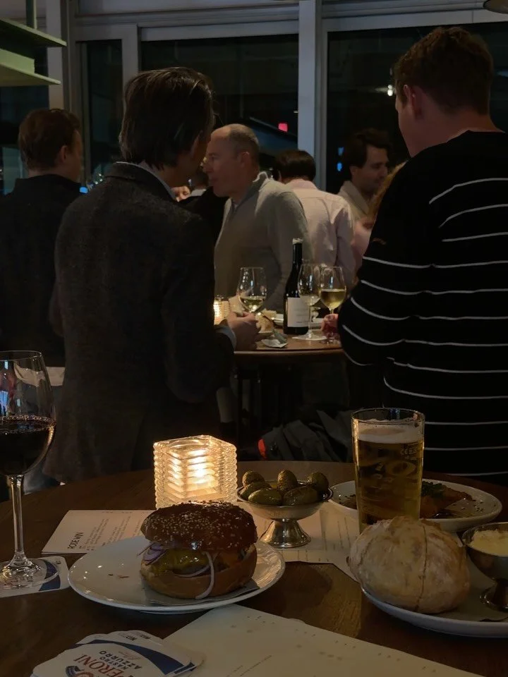 Still looking for the perfect spot for your Christmas lunch or dinner? We’re open on Boxing Day and still have a few wonderful tables available! 🎄 

Come enjoy our winter menu… and maybe you’ll even end the evening with