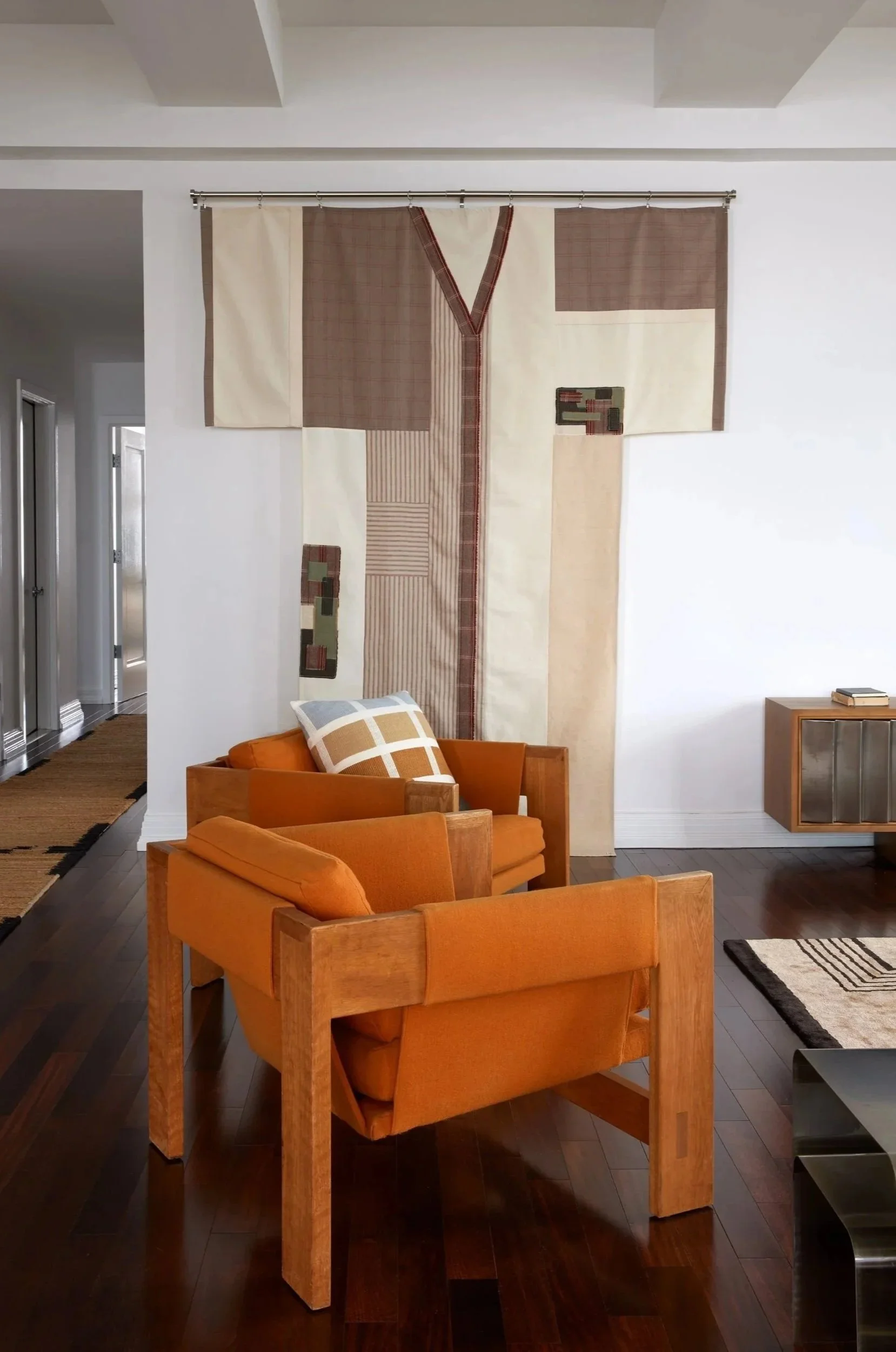 Alexandra%2BRowley__ARowley_IsabellaCarlucciArchitecture_OneHanson_2565_LivingSeatingTowardHall_NO_TV_ret.jpg